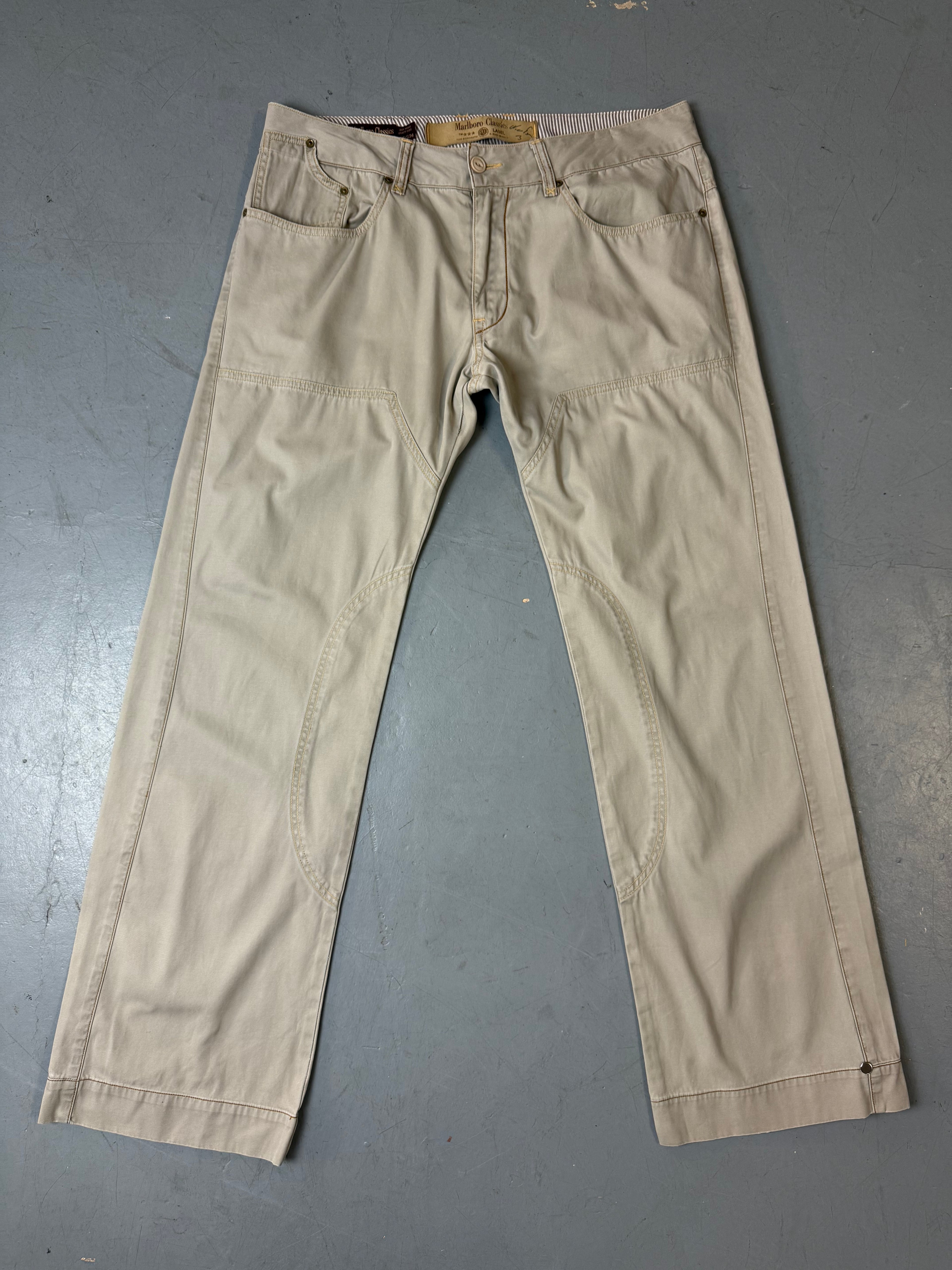 Produktbild von Vintage Marlboro Classics Beige Chino Pants XL von vorne