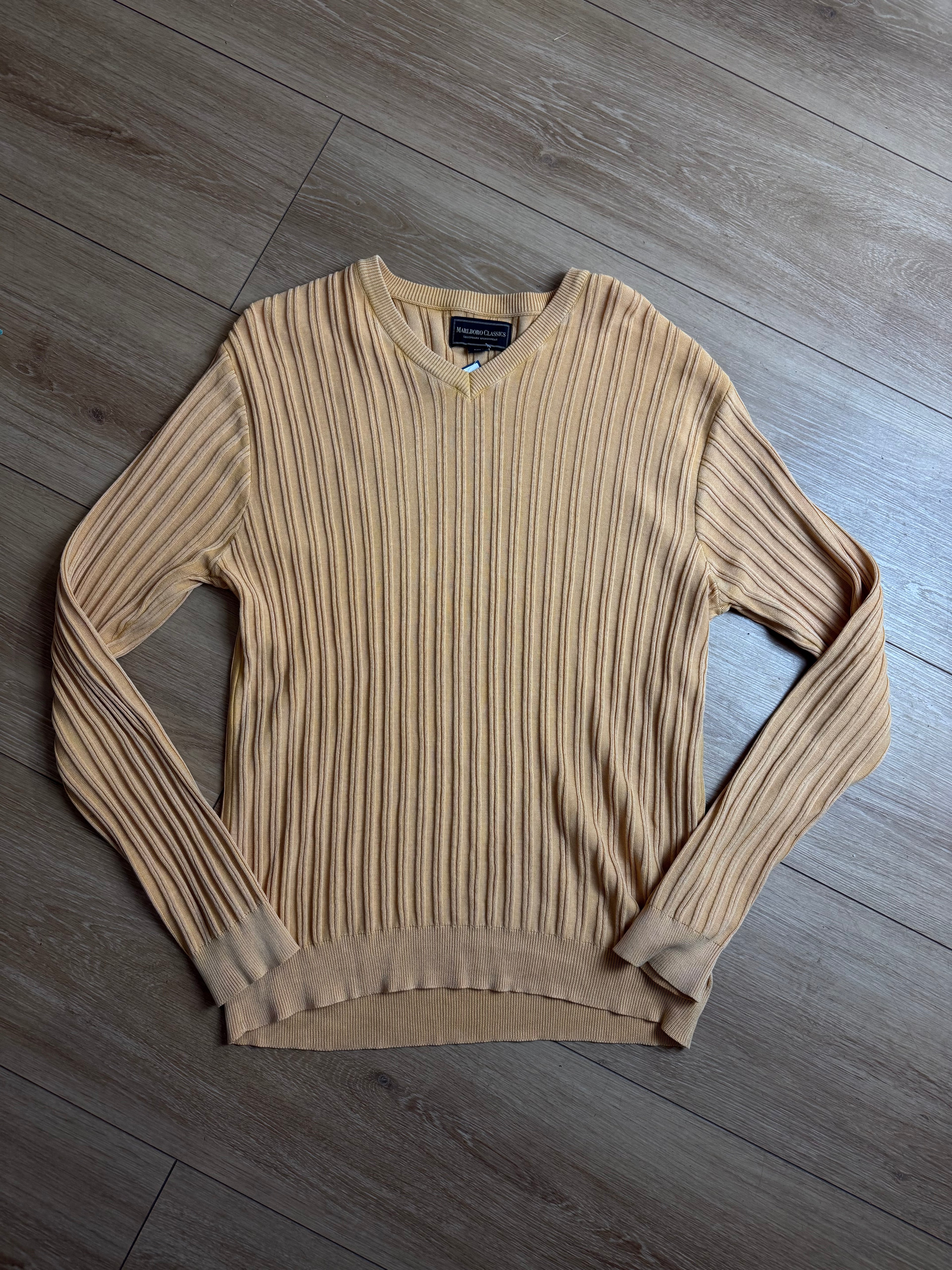 Produktbild von einem Vintage Marlboro Classics Orange Knit Sweater von vorne