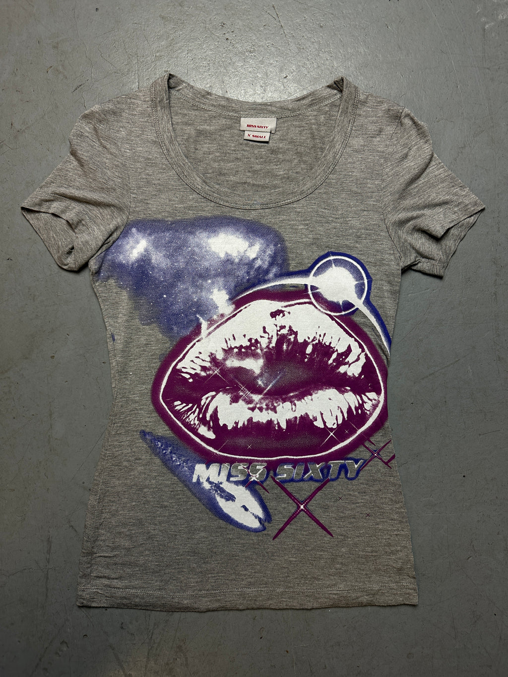 Produktbild von einem Vintage Miss Sixty Grey Printed Tee von vorne