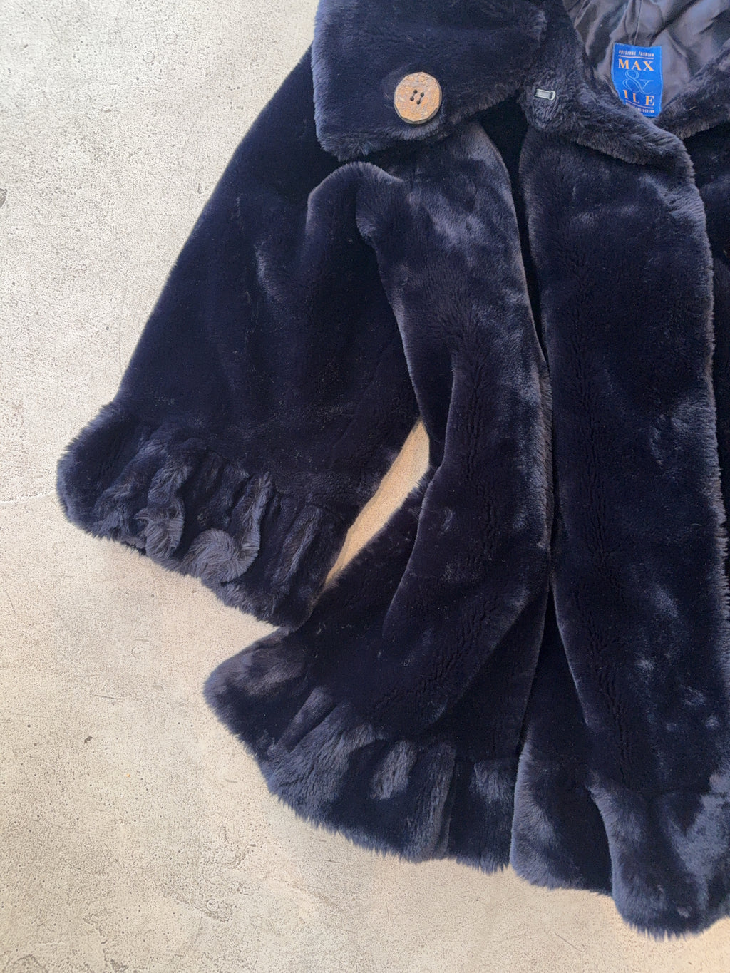 Vintage Max & Le Mantel (L)