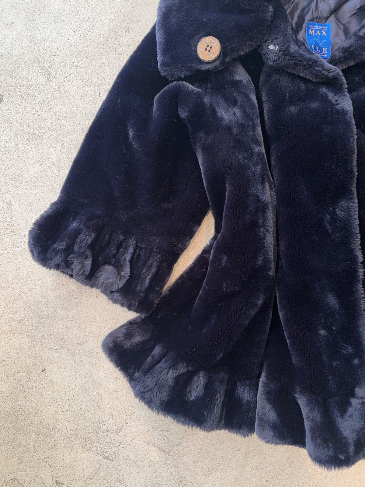 Vintage Max & Le Mantel (L)
