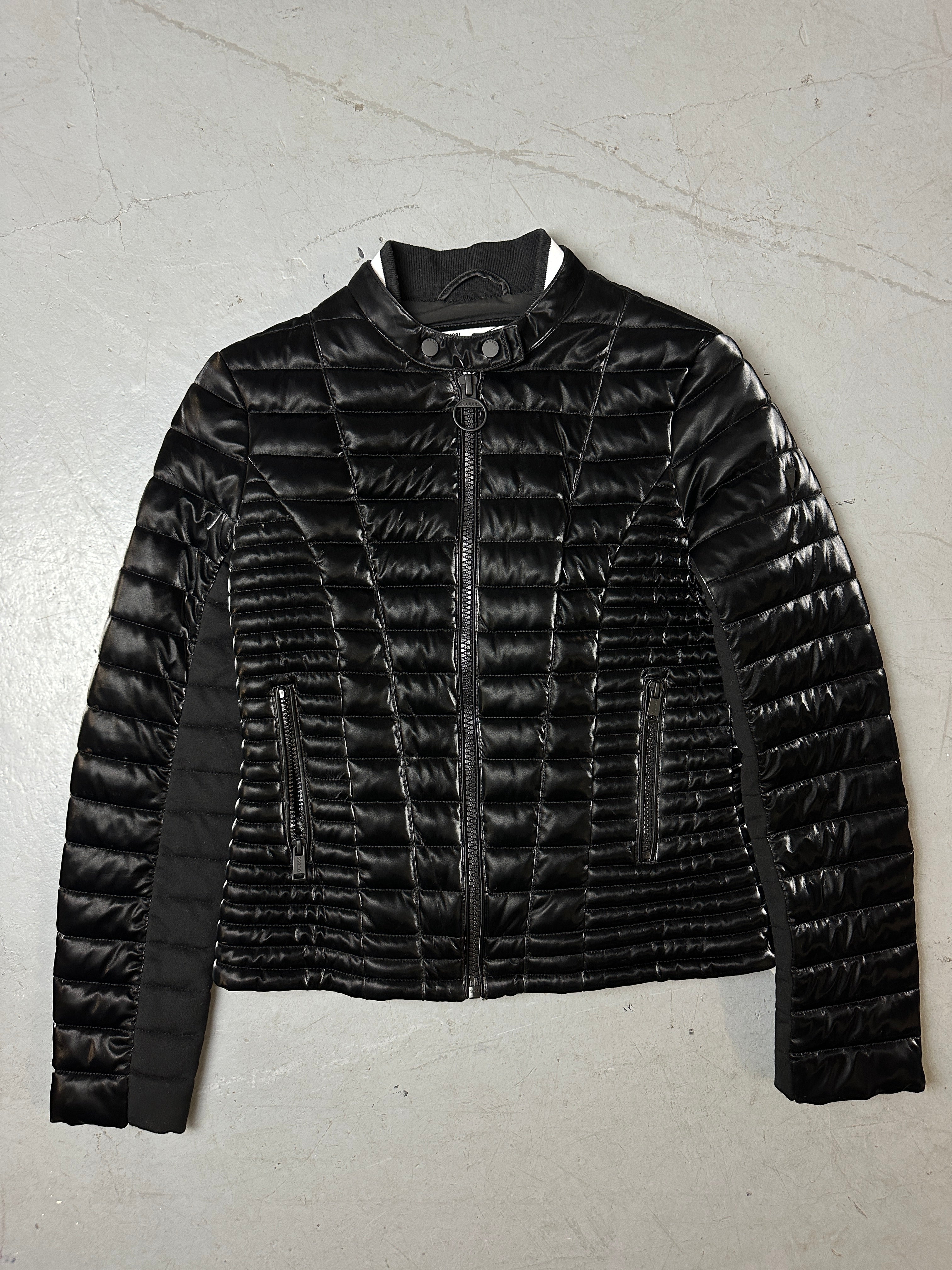 Produktbild von Vintage Shiny Black Guess Puffer Jacket S/M von vorne