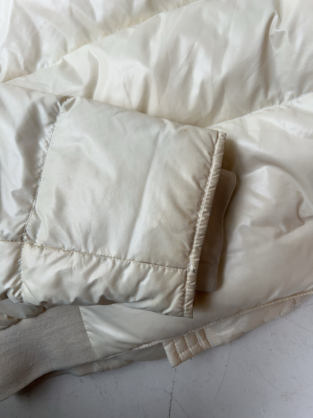 Vintage Moncler Pufferjacke mit Fell (M)