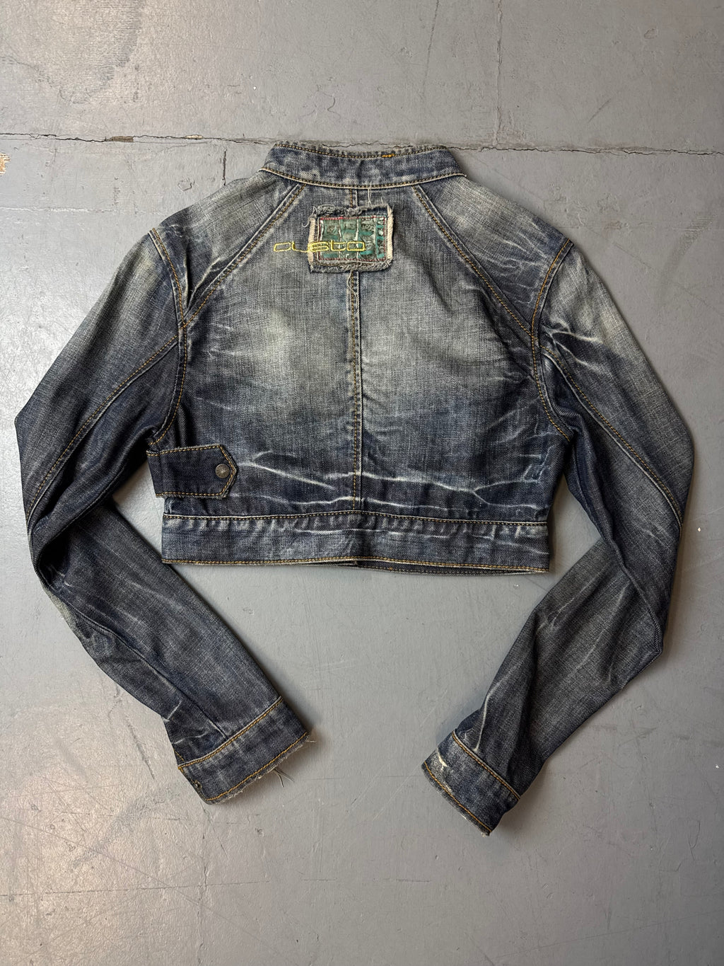 Vintage Cutso Cropped Denim Jacket für Damen. Y2K Second Hand 2000s Fashion