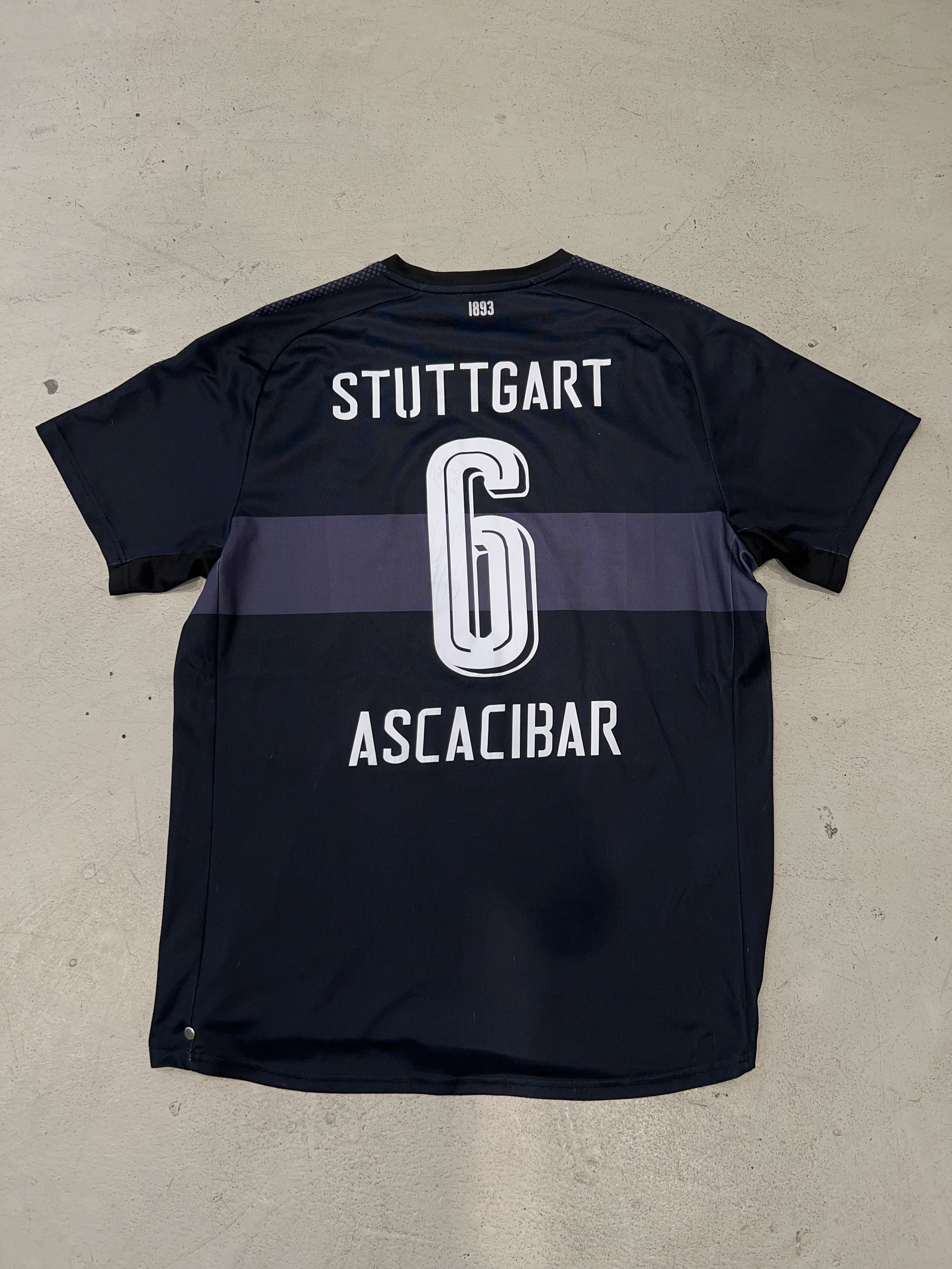 Vintage Puma VfB Trikot für Herren. Y2K Second Hand 2000s Fashion.