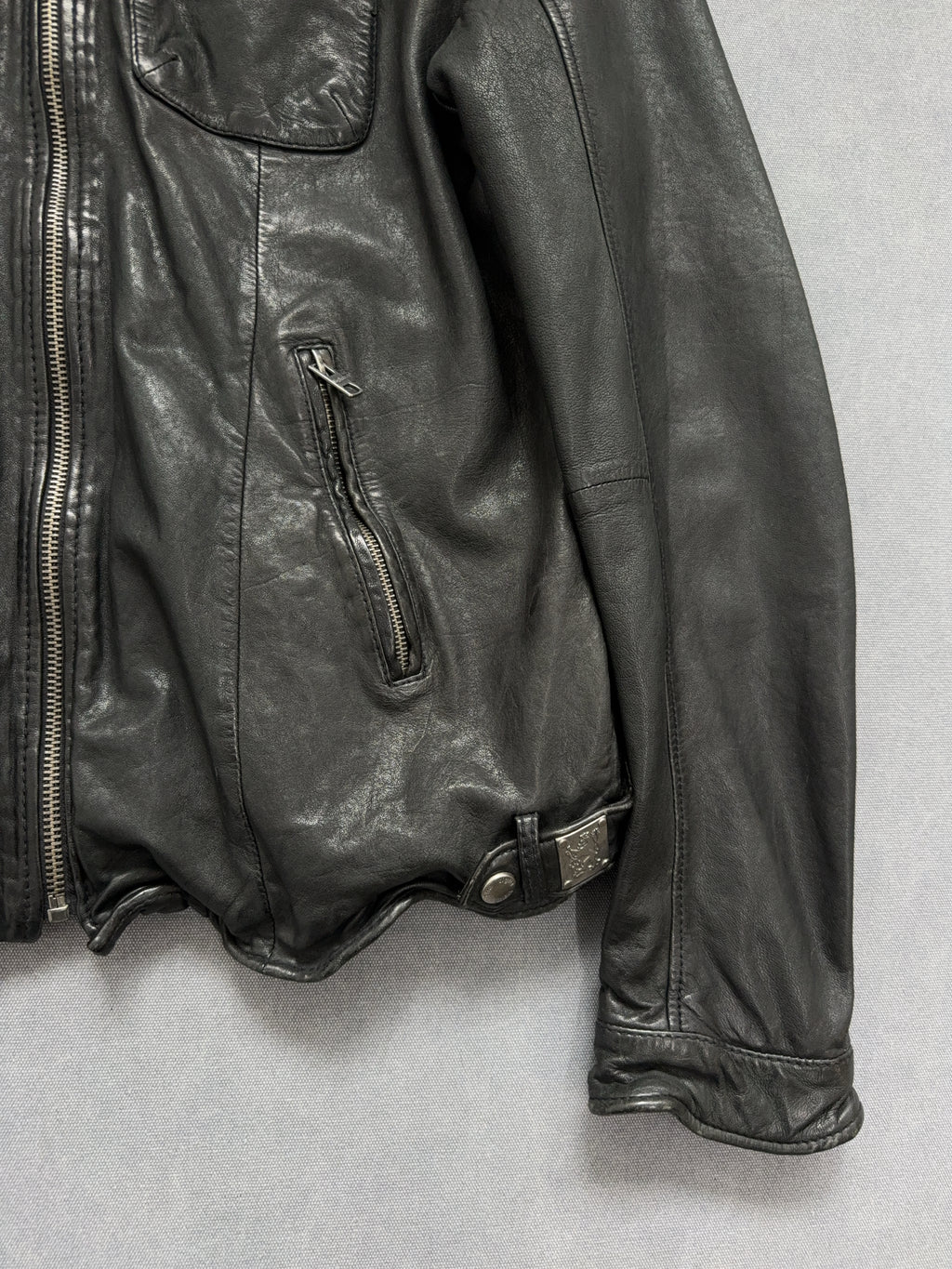 Vintage Tigha Jacke für Herren. Y2K Second Hand 2000s Fashion