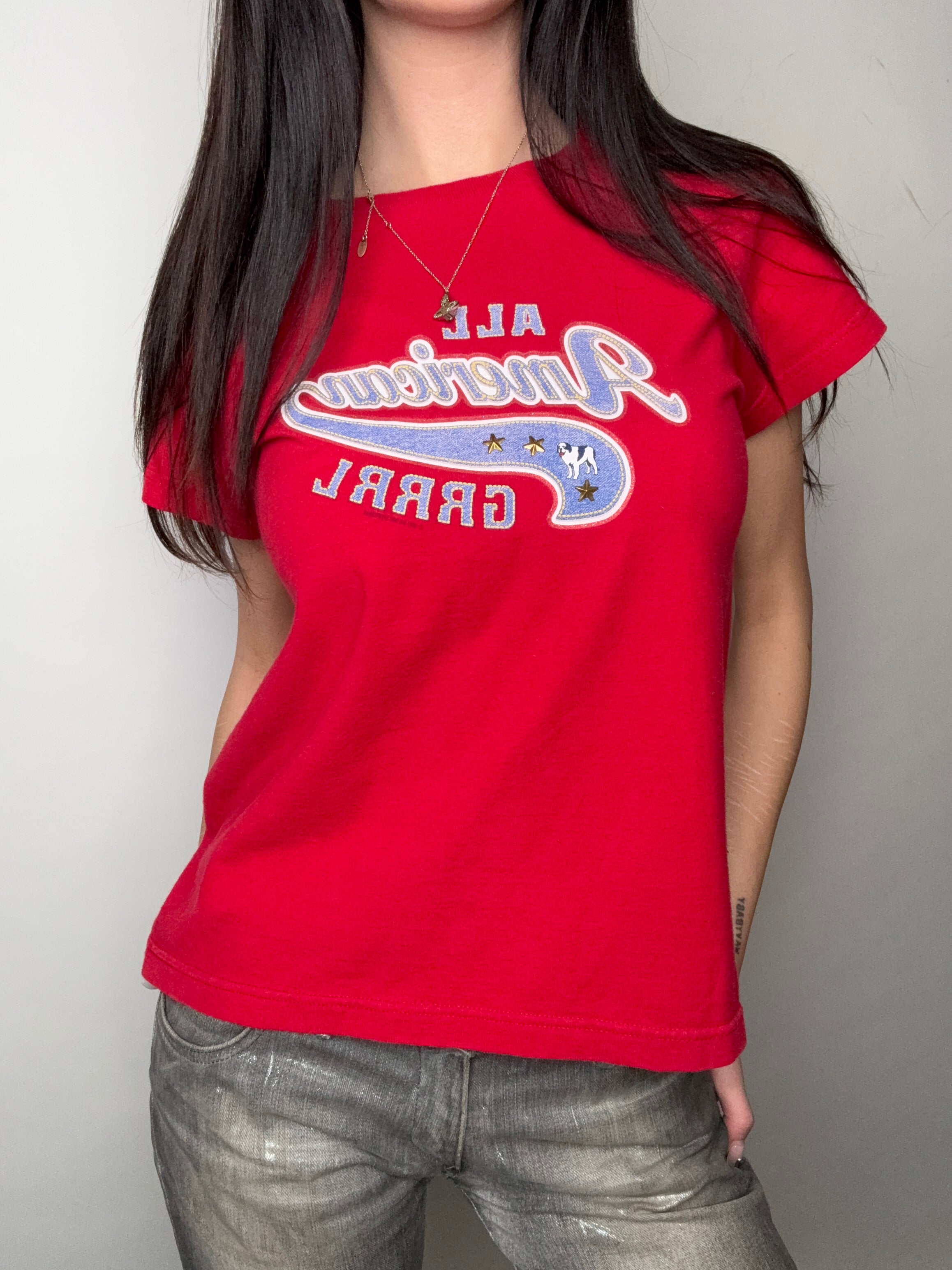 Tragebild von Vintage Red American Girl T-Shirt M von vorne