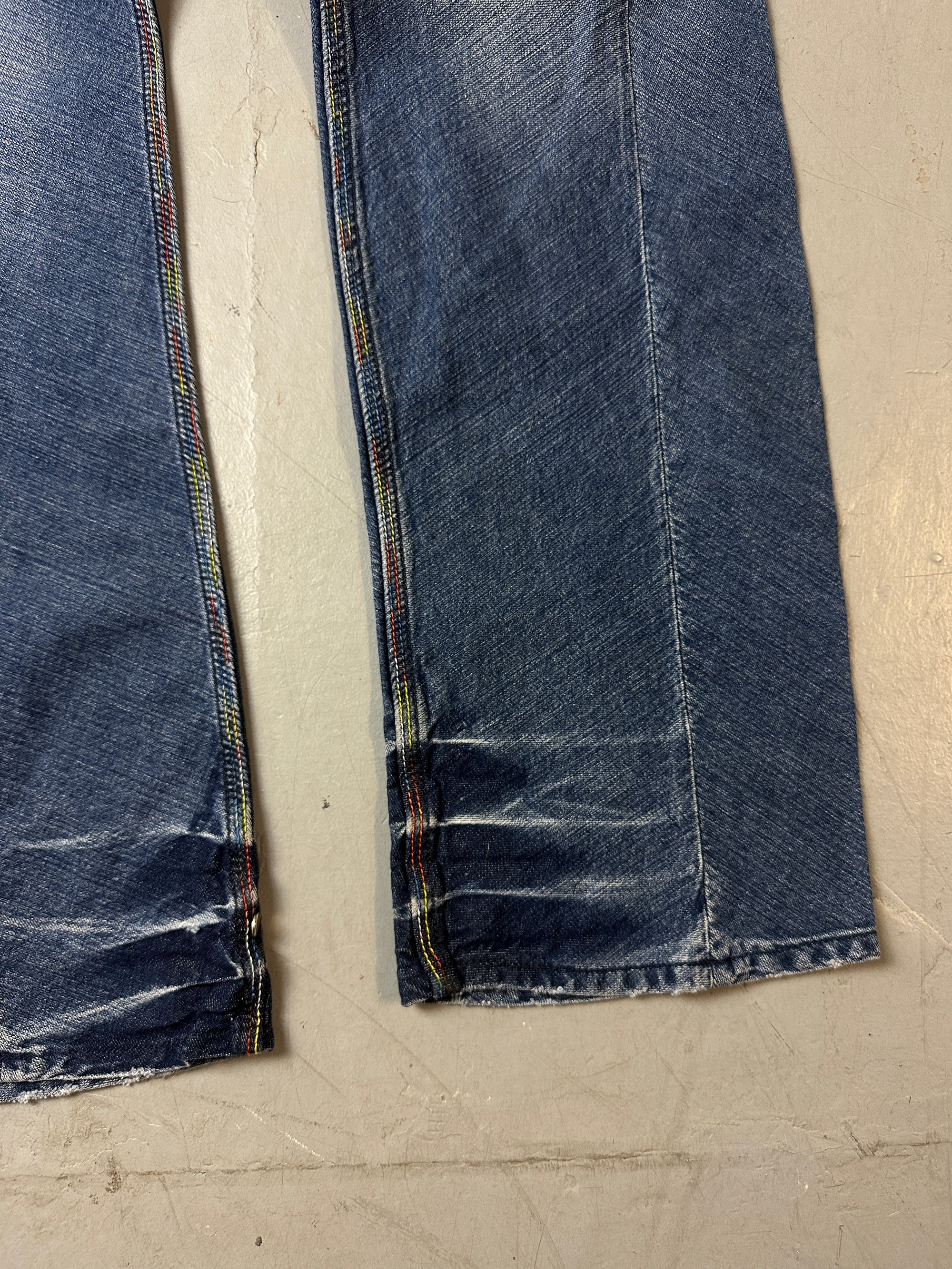 Detailbild von Vintage Met Stitched Denim von vorne