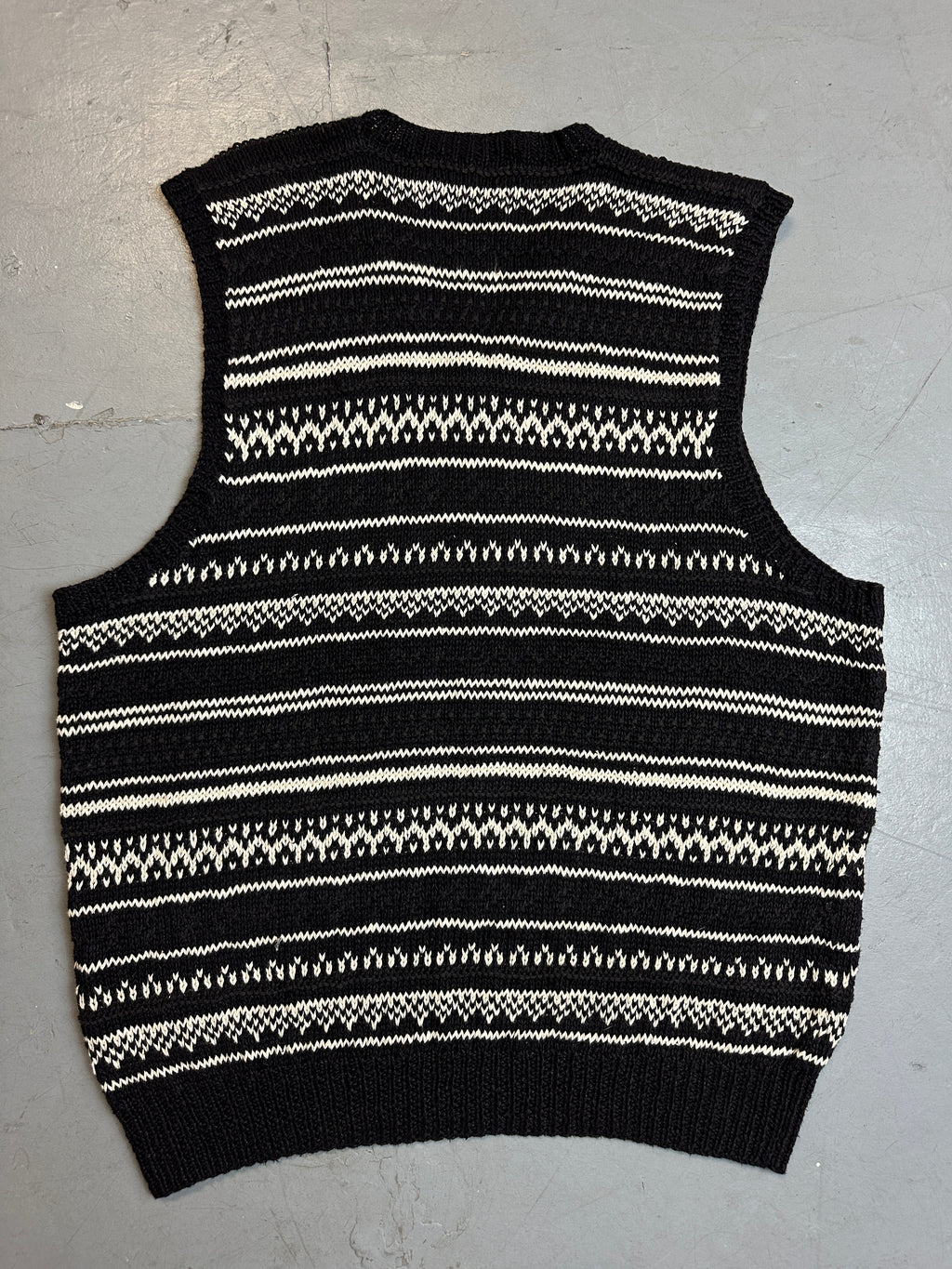 Vintage Polo Ralph Lauren Black and White Sleeveless Knit Sweater für Herren. Y2K Second Hand 2000s Fashion