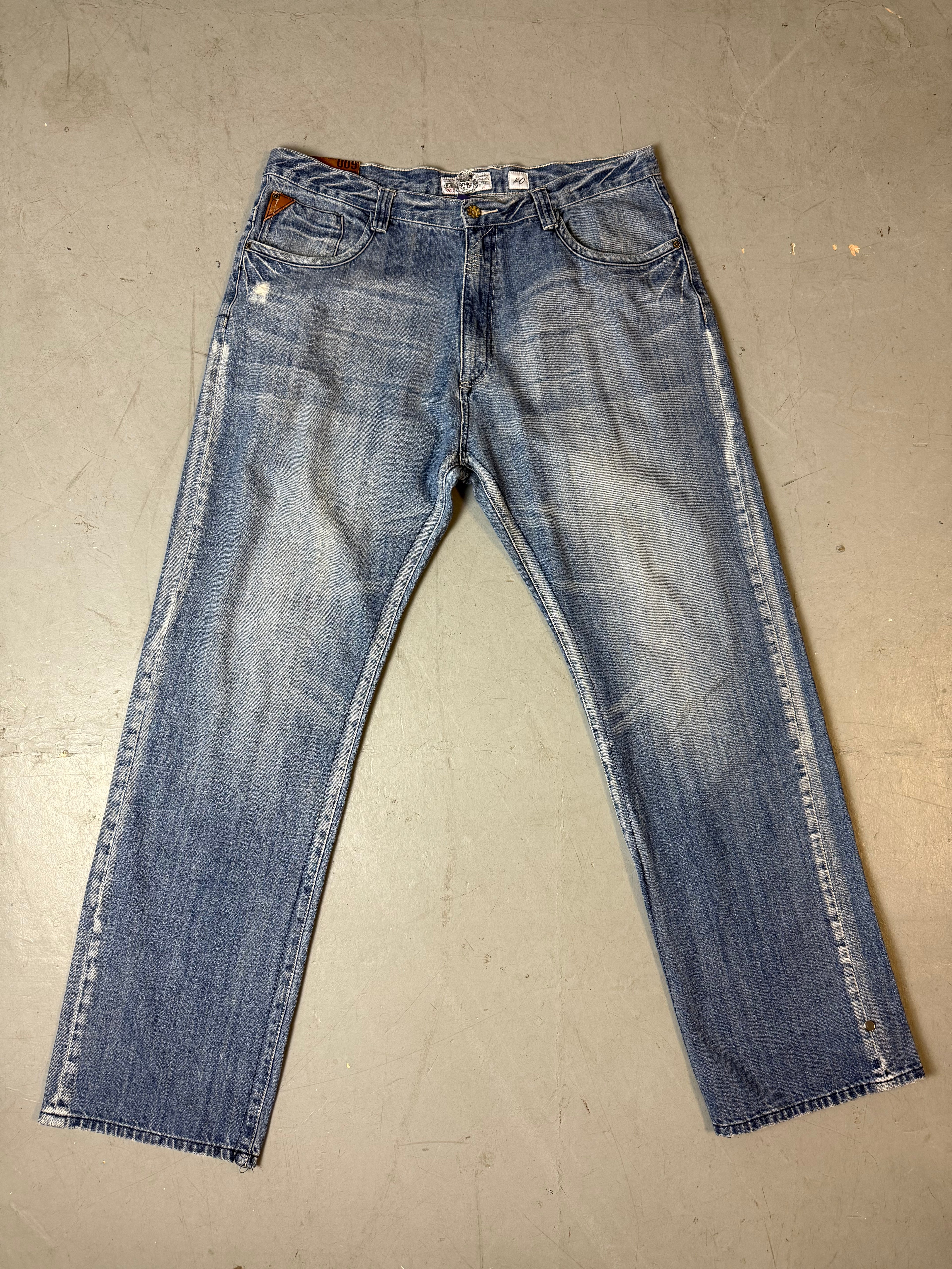 Produktbild von Vintage AKDMKS Baggy Jeans with Printed Back Pockets von Vorne