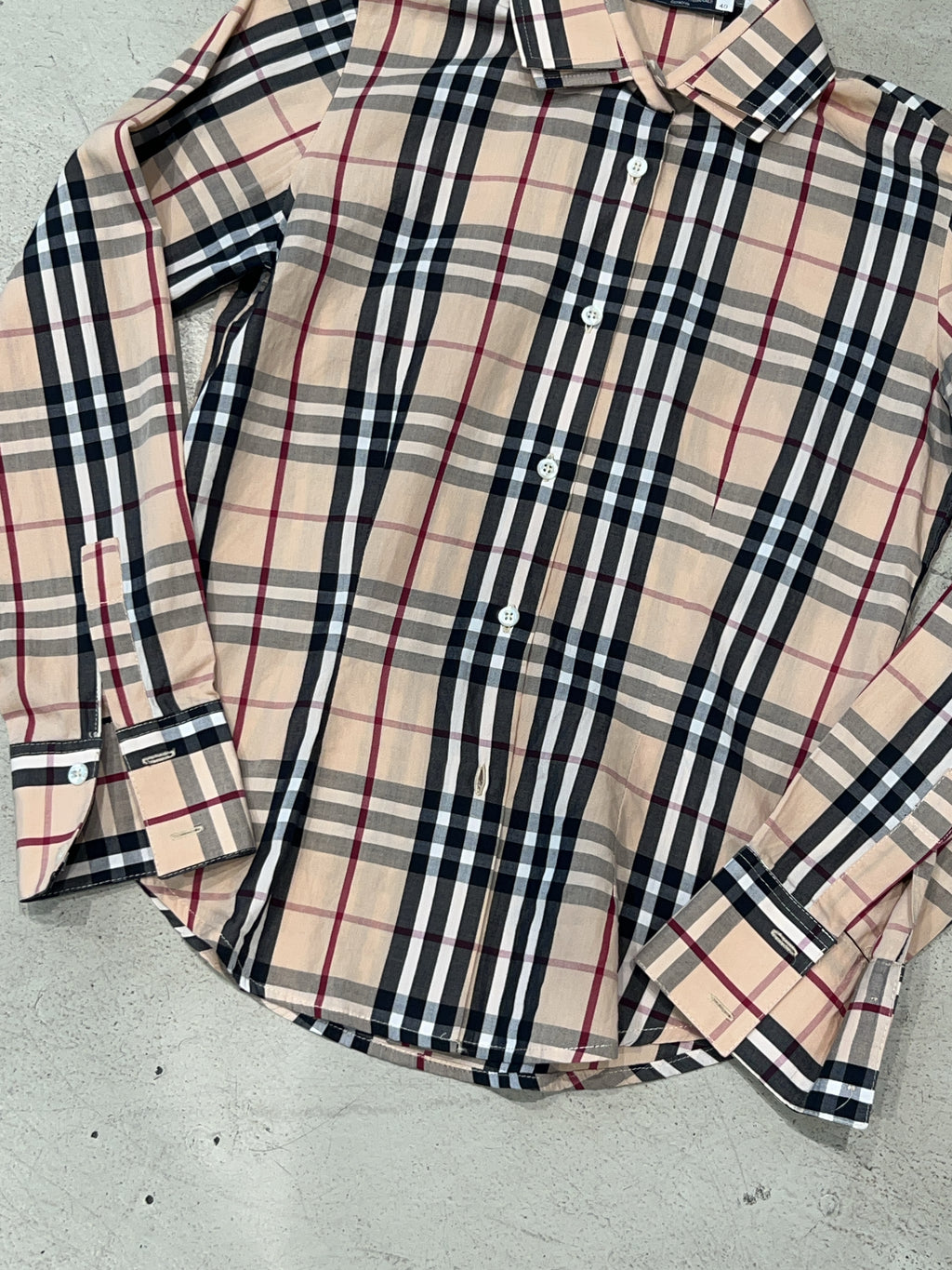 Vintage Brown Shirt für Damen. Y2K Second Hand 2000s Fashion. 
