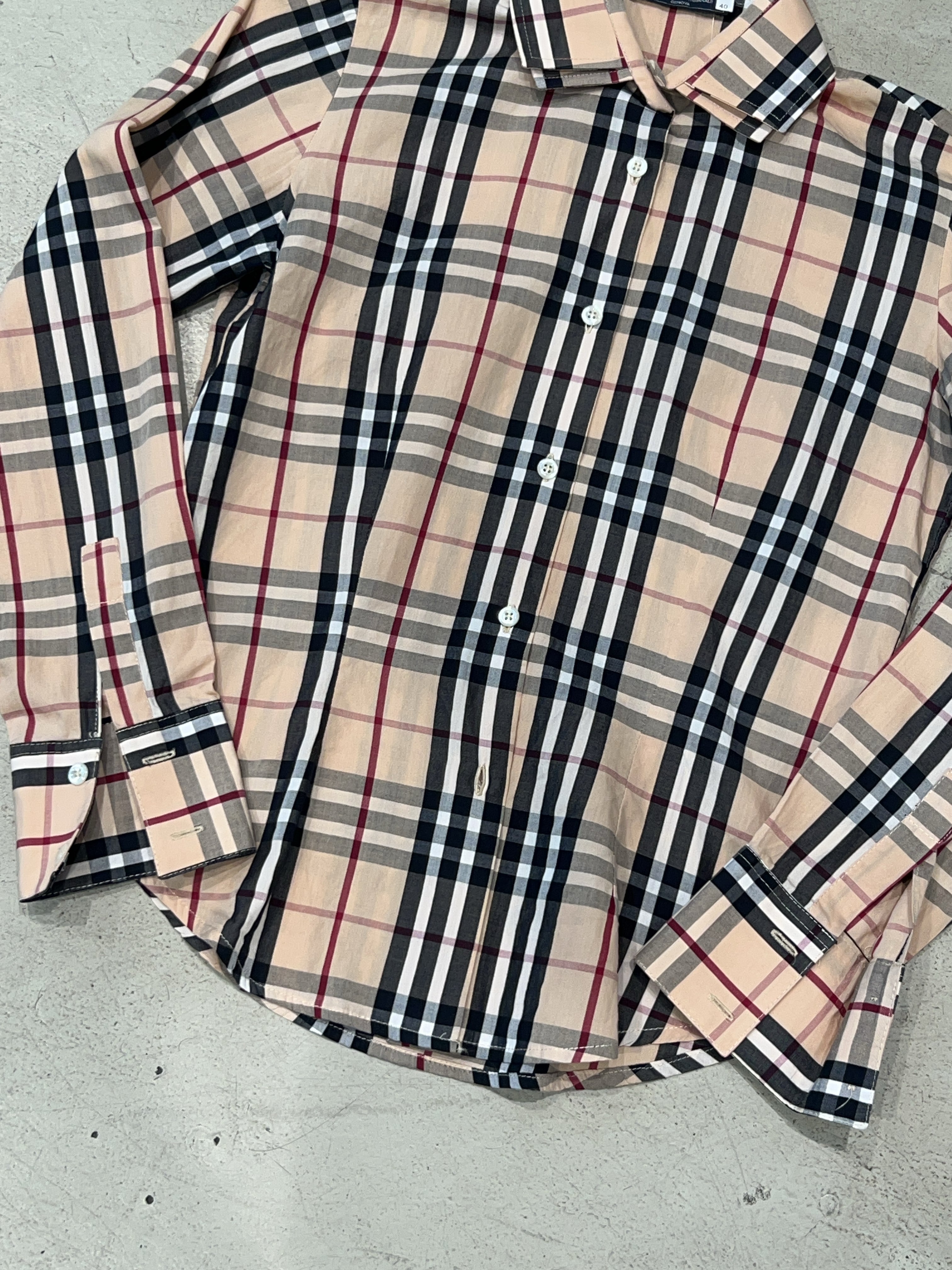 Vintage Brown Shirt für Damen. Y2K Second Hand 2000s Fashion. 
