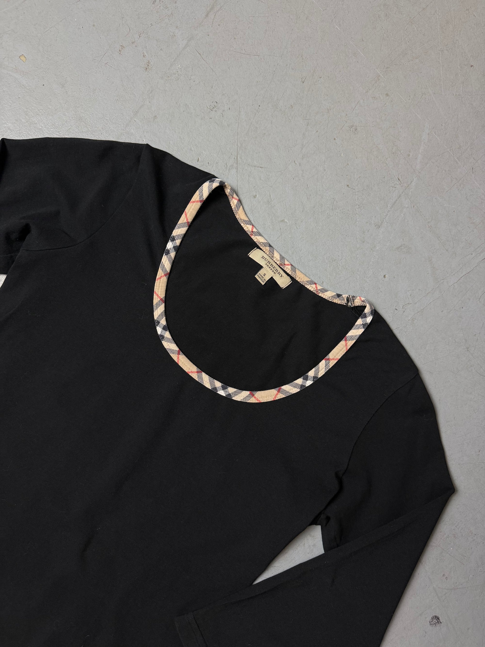 Detailbild von einem Vintage Burberry Black Half Sleeve Top von Kragen