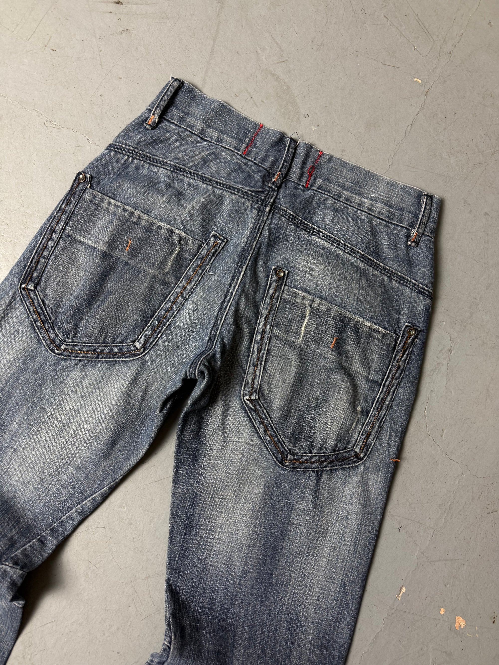 Detailliertes Produktbild von Vintage Asida Industry Straight Leg Jeans S von hinten