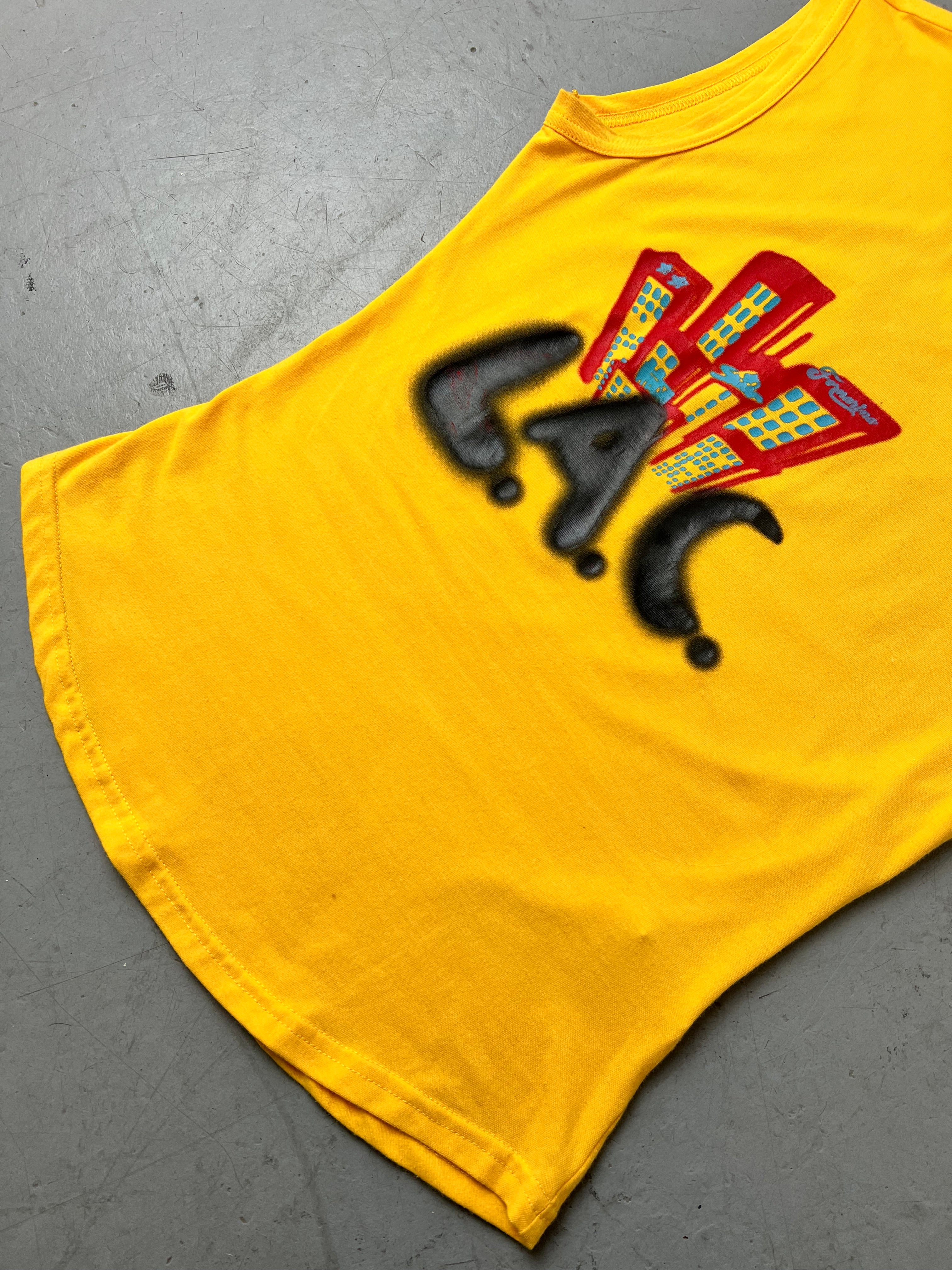 Vintage Fornarina Yellow Printed Tanktop für Damen. Y2K Second Hand 2000s Fashion