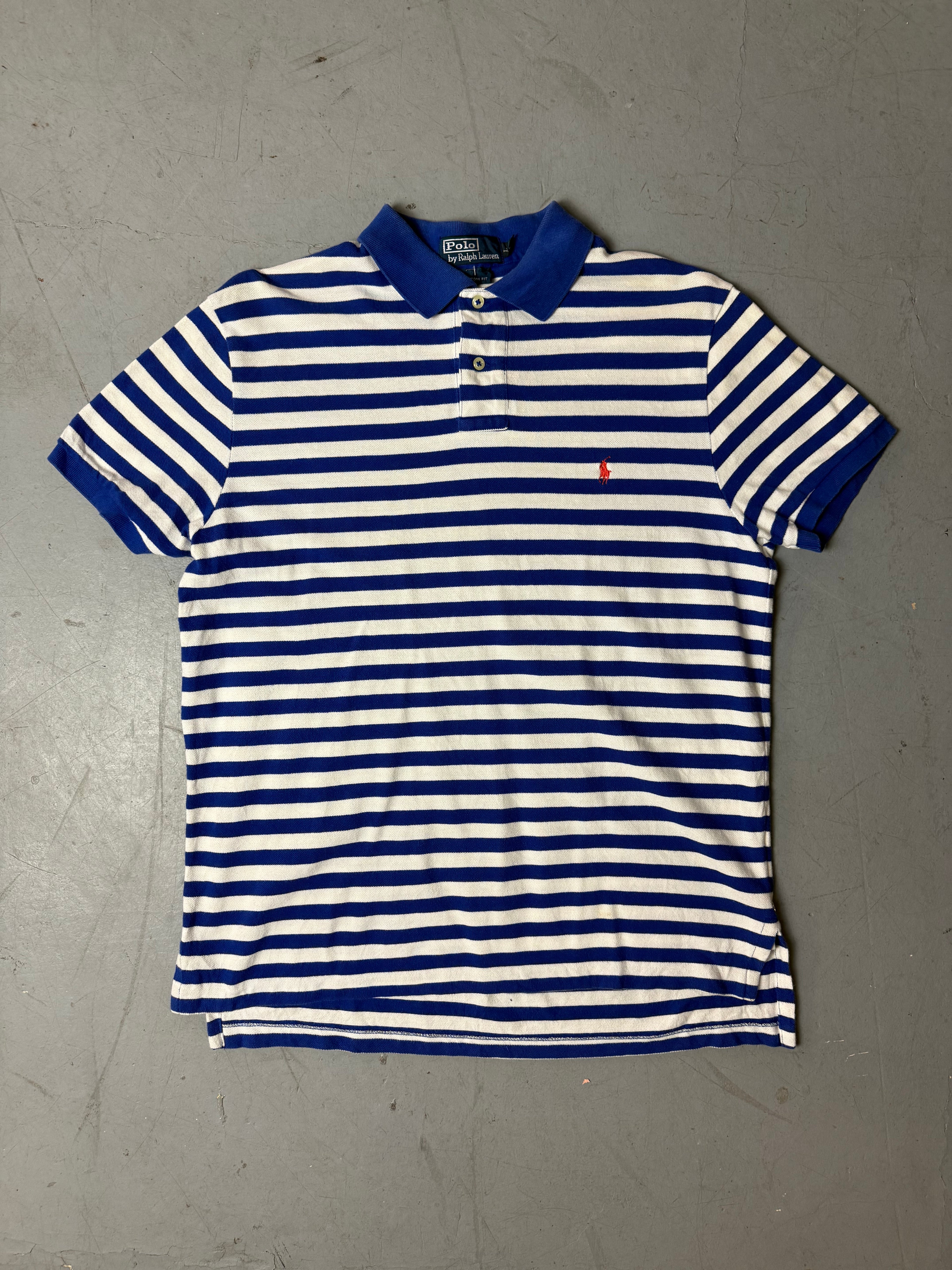 Produktbild von einem Vintage Ralph Lauren Red and Blue Striped Polo von vorne