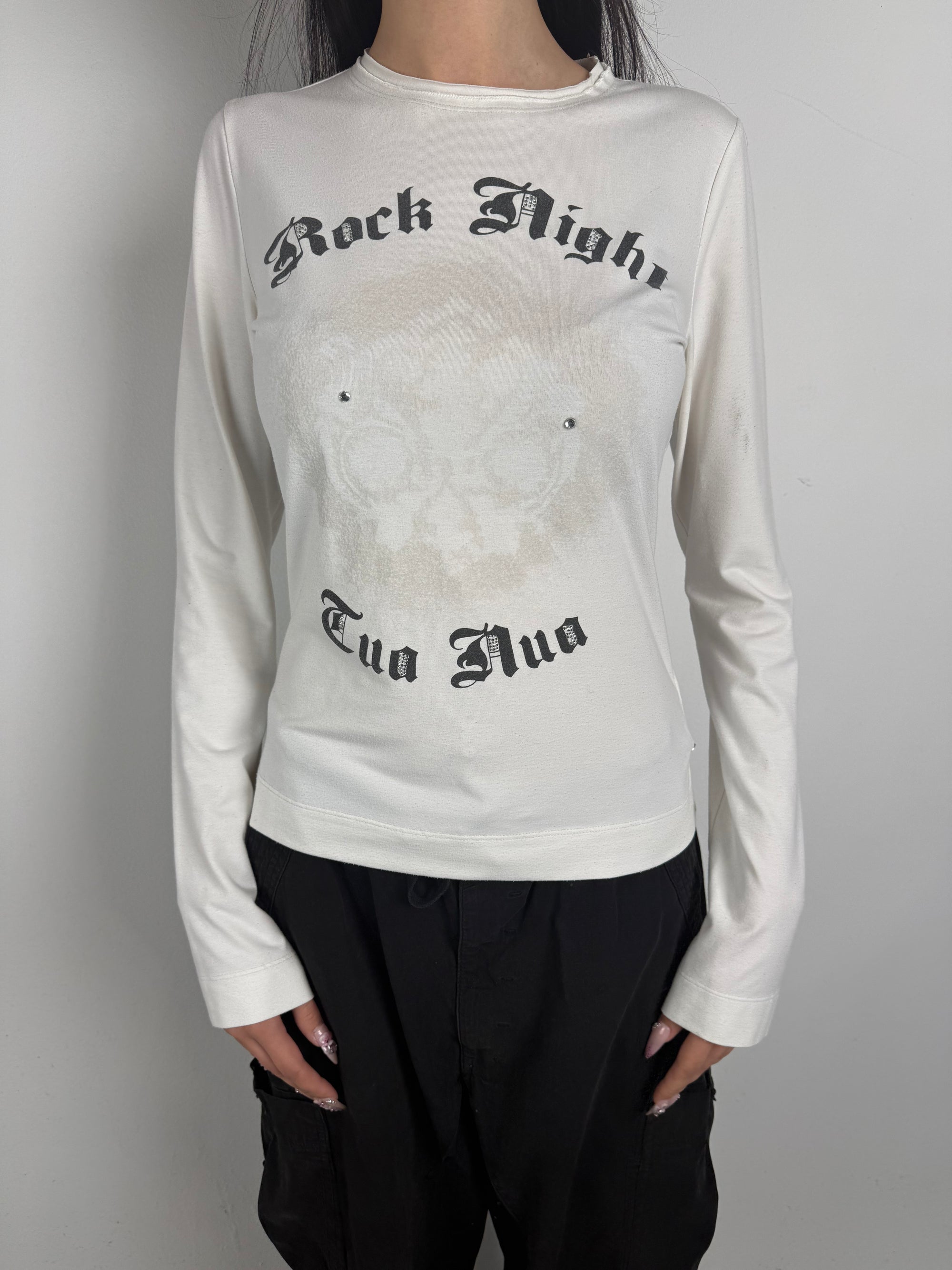 Tragebild von Vintage White Printed Longsleeve von vorne