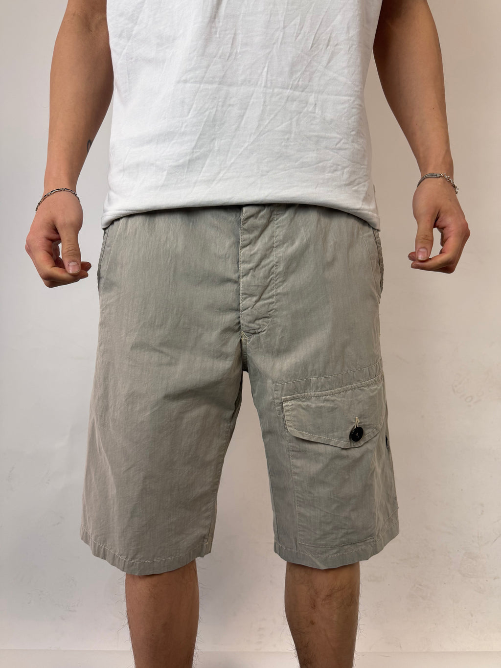 Vintage Stone Island Beige Shorts für Herren. Y2K Second Hand 2000s Fashion