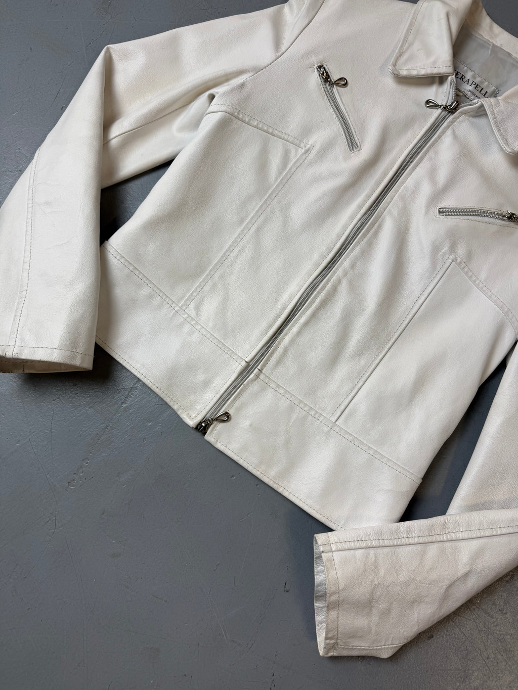 Detailliertes Produktbild von Vintage White Italian Leather Jacket S/M von vorne