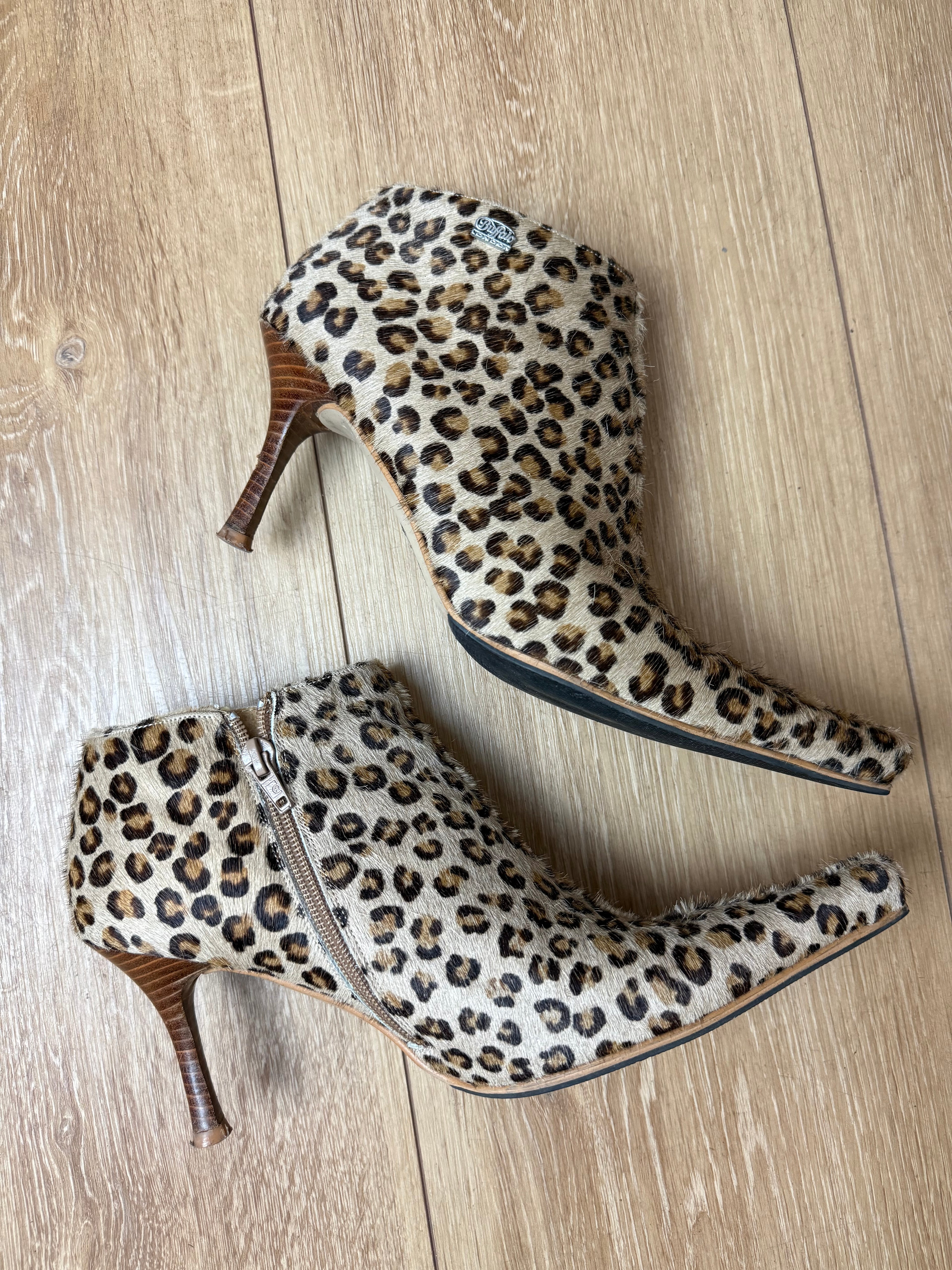 Produktbild von Vintage Buffalo Faux Fur Leopard Heels von der Seite