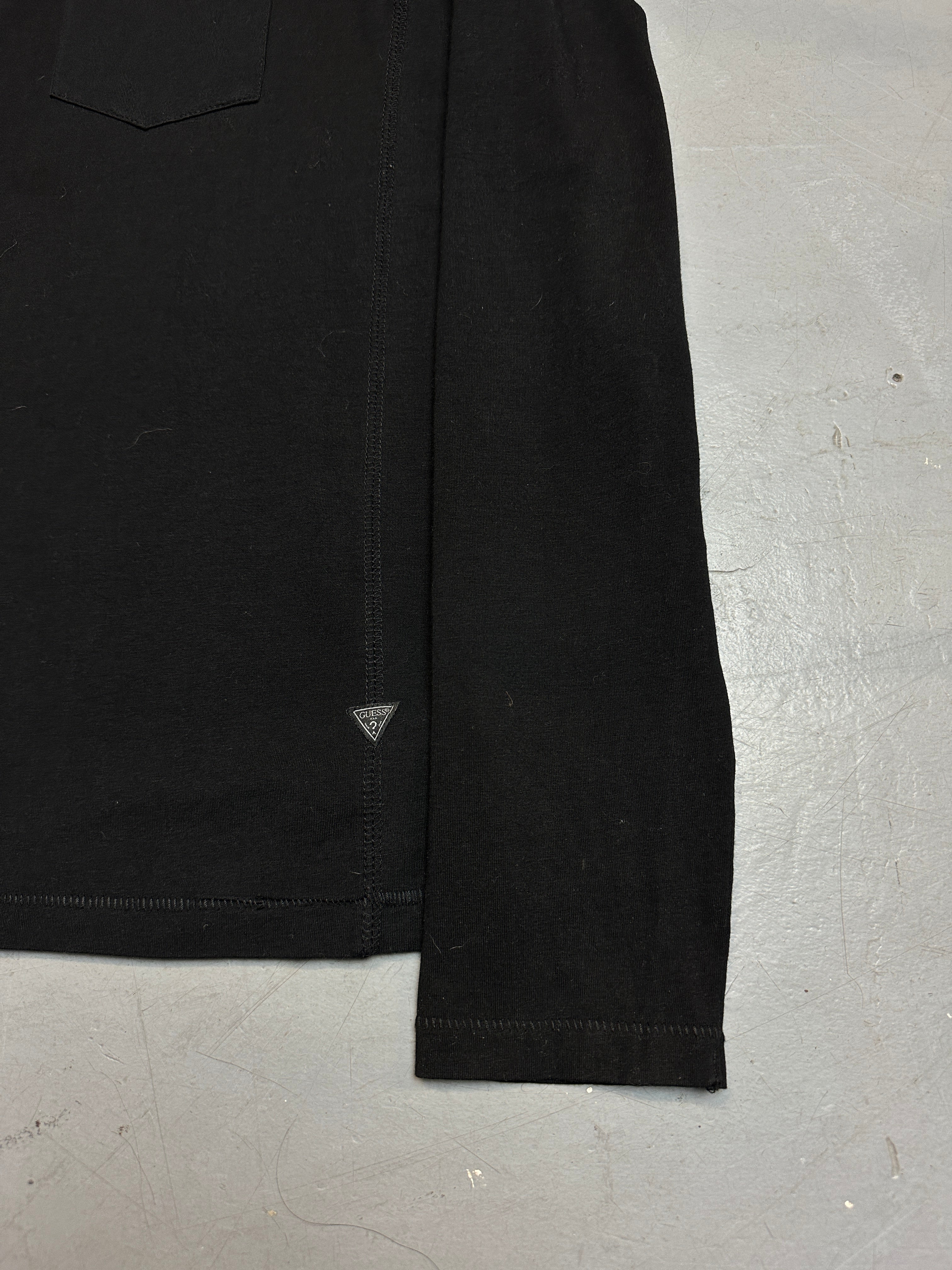 Vintage Guess Black Polo Longsleeve für Herren. Y2K Second Hand 2000s Fashion