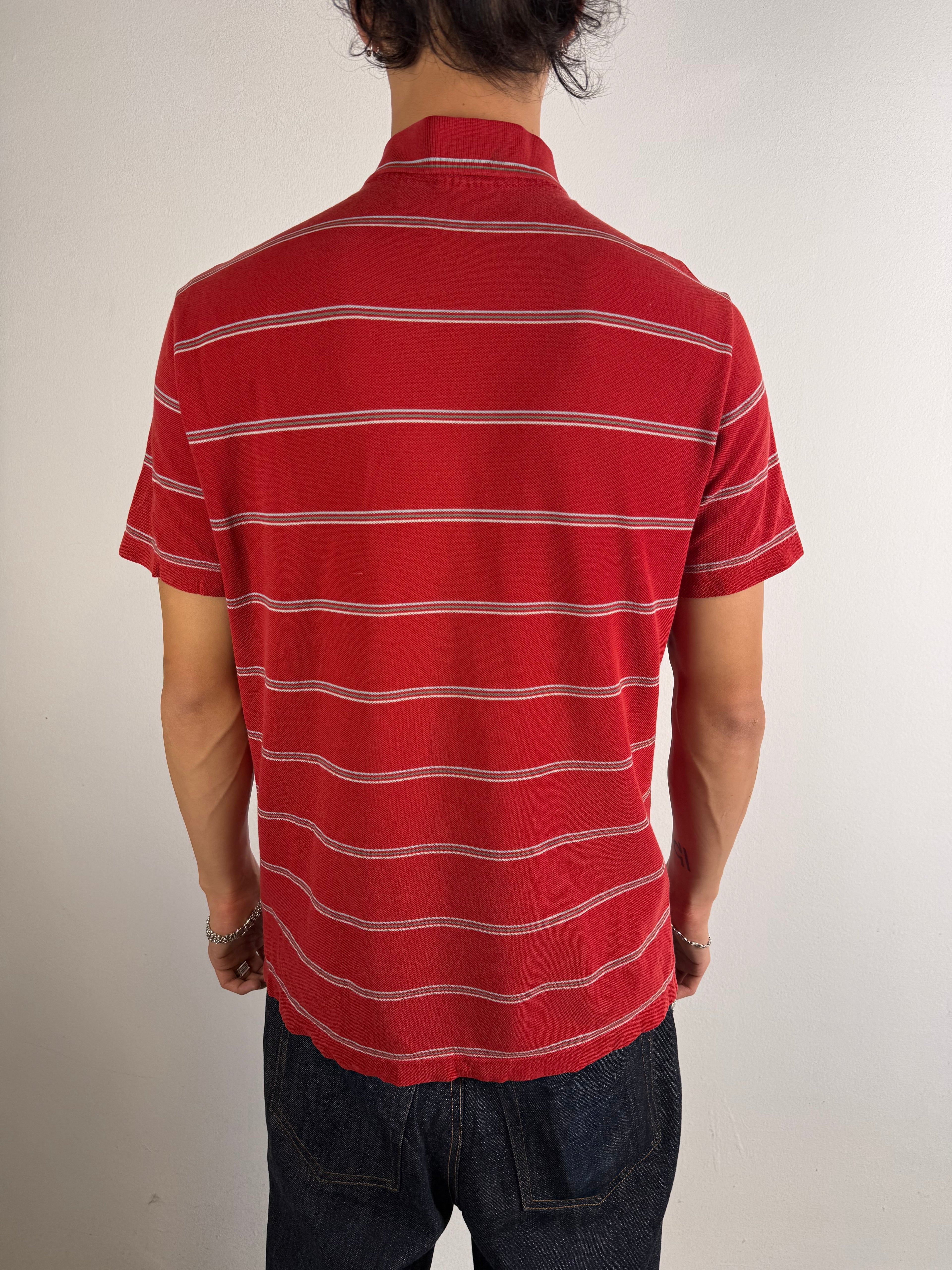 Tragebild von Vintage Lacoste Red Striped Polo M von hinten