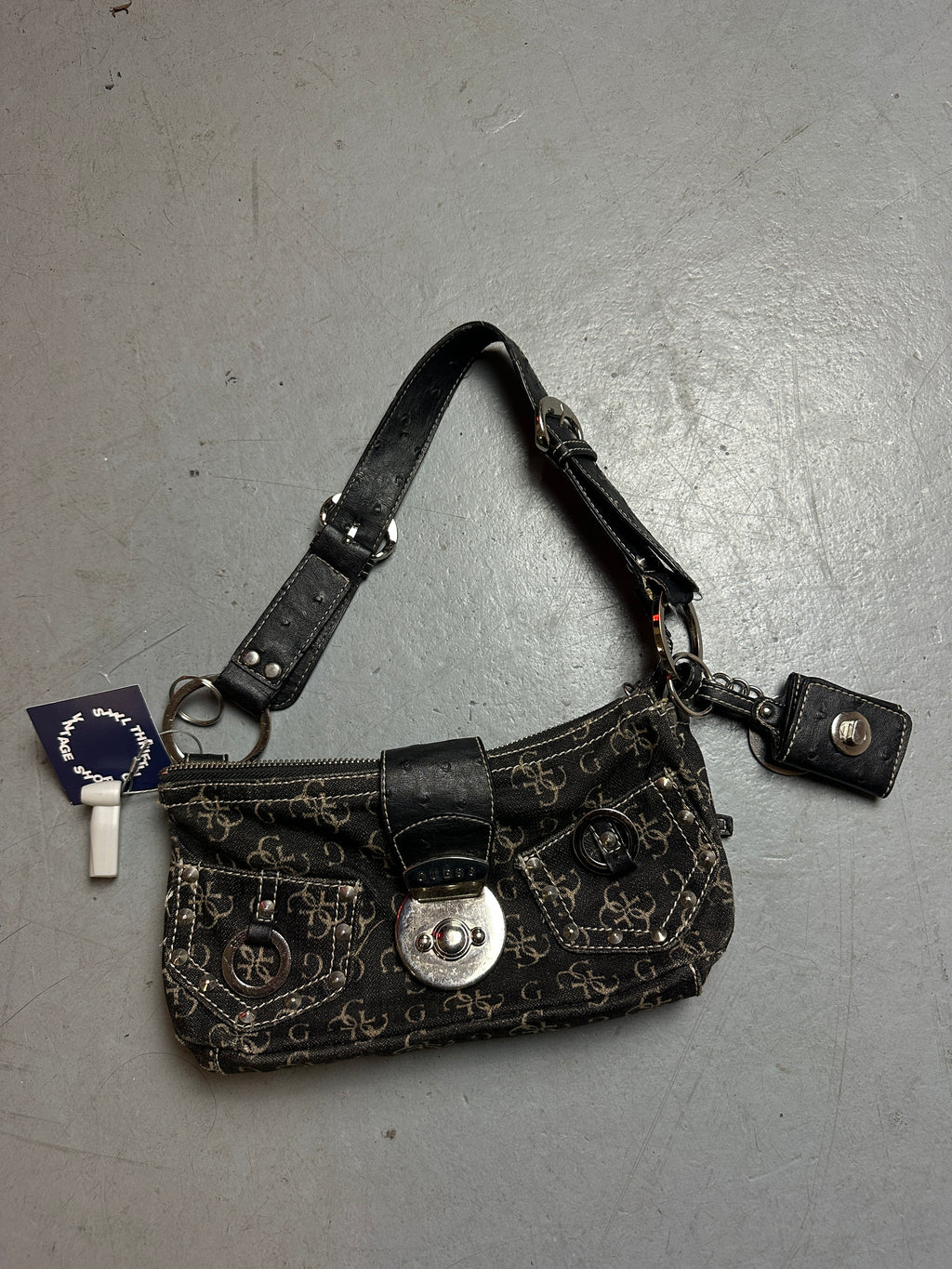 Produktbild Vintage Black Guess Mini Bag von vorne 