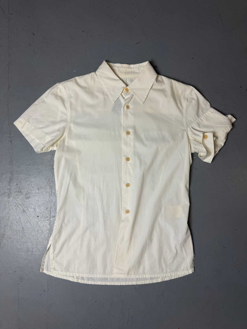 Produktbild von weisem Dirk Bikkembergs Hemd auf grauem Boden