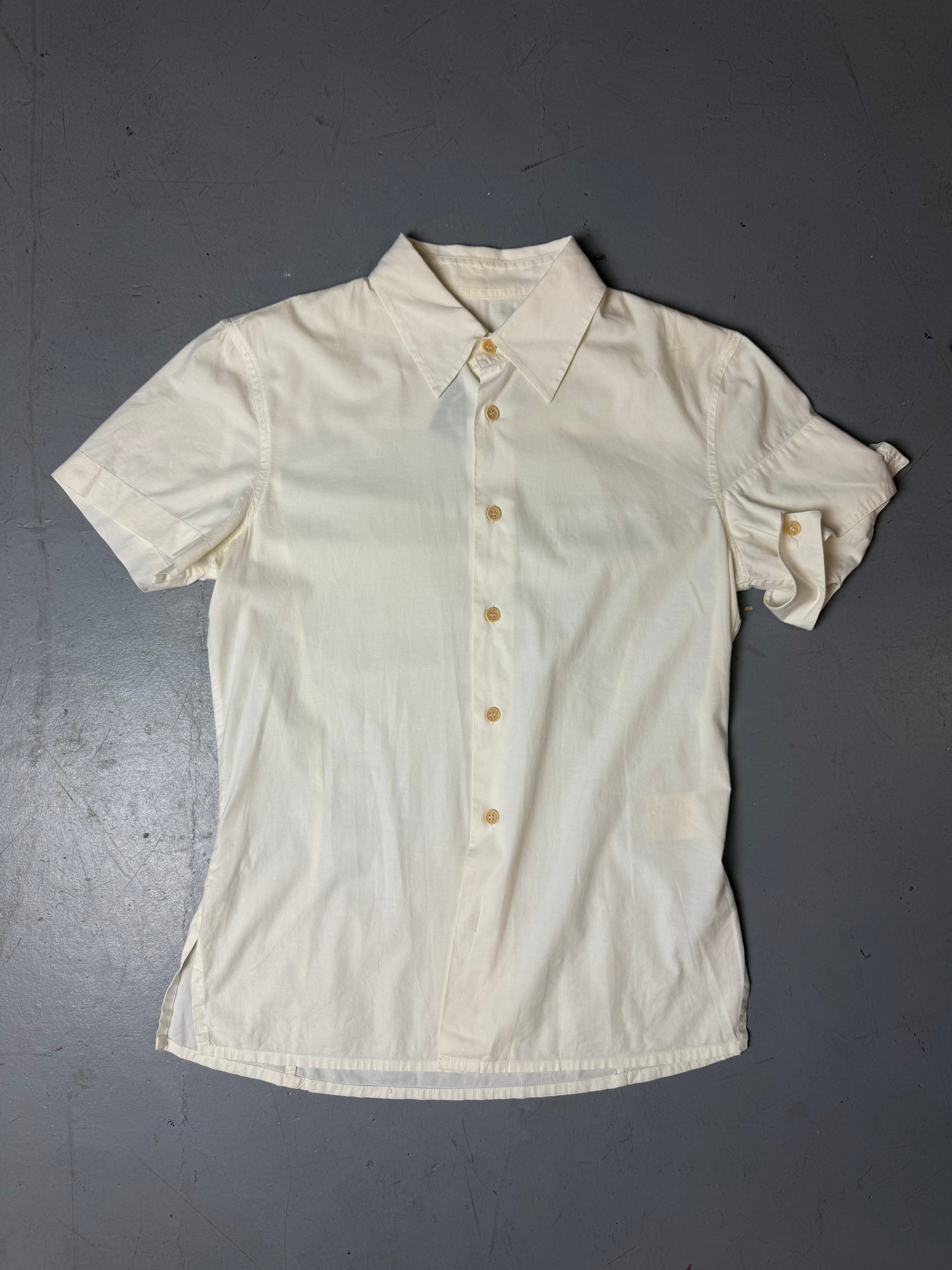 Produktbild von weisem Dirk Bikkembergs Hemd auf grauem Boden