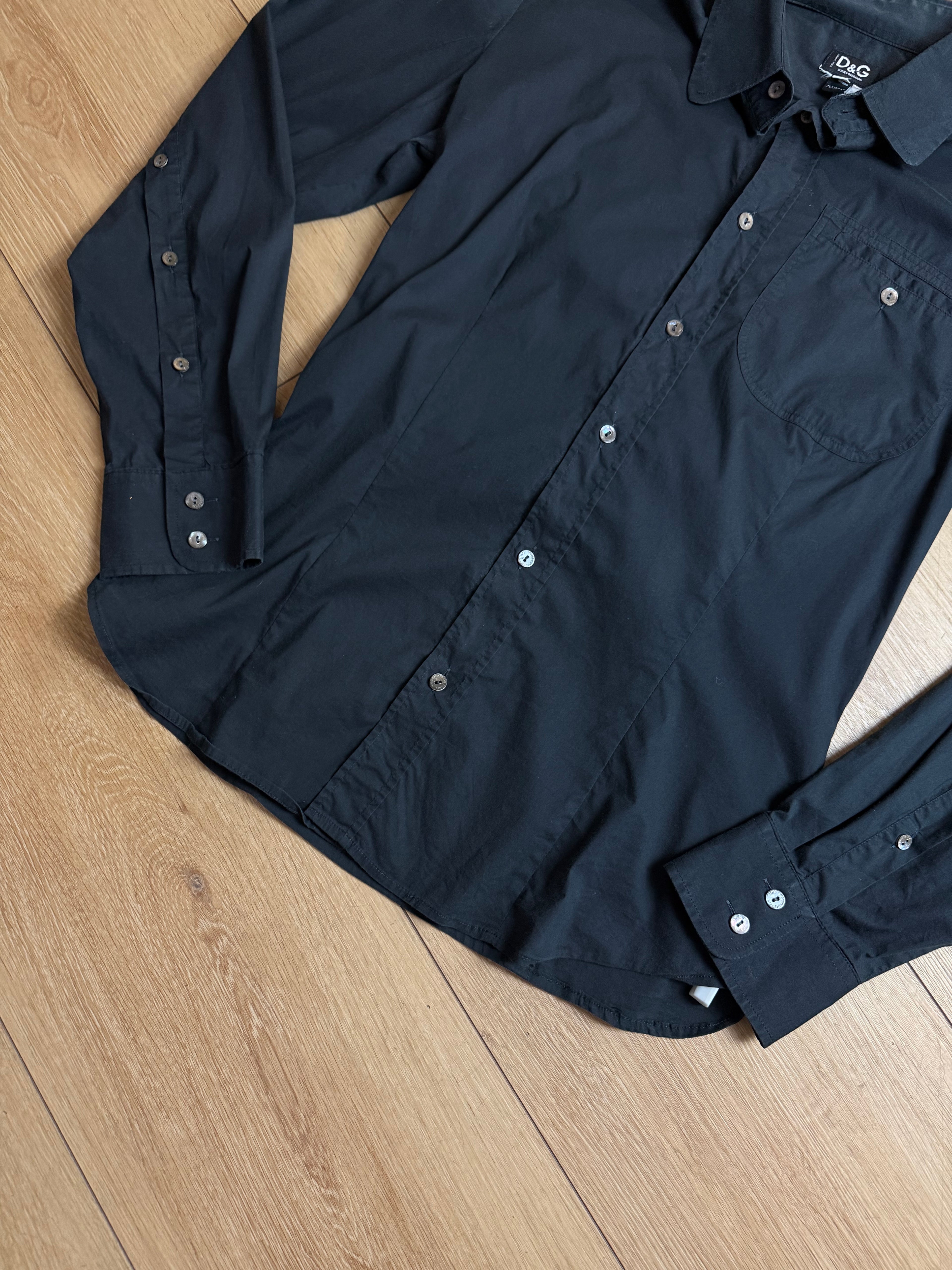 Detailbild von Vintage Dolce&Gabbana Black Button Up Shirt von vorne