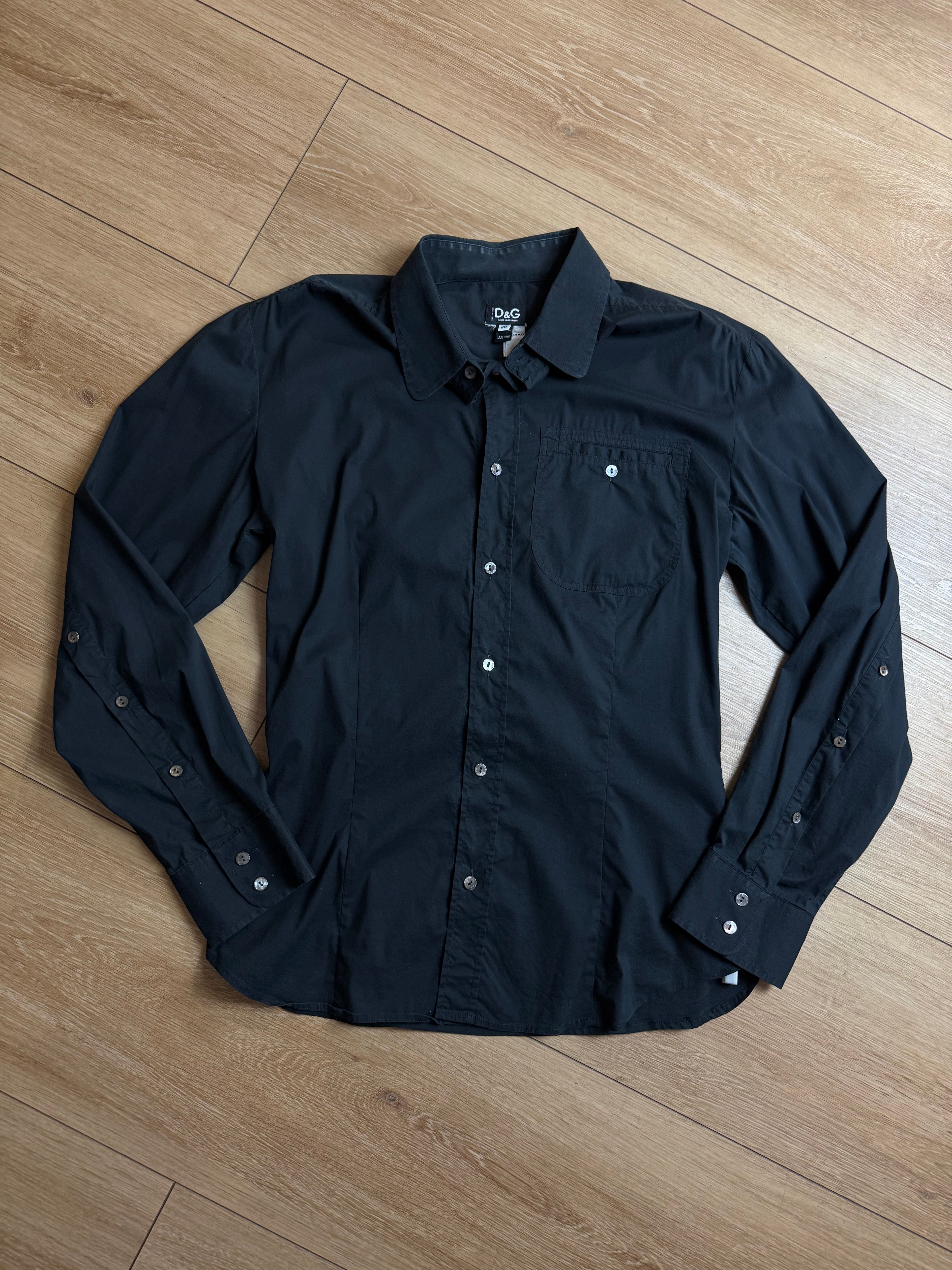 Produktbild von einem Vintage Dolce&Gabbana Black Button Up Shirt von vorne