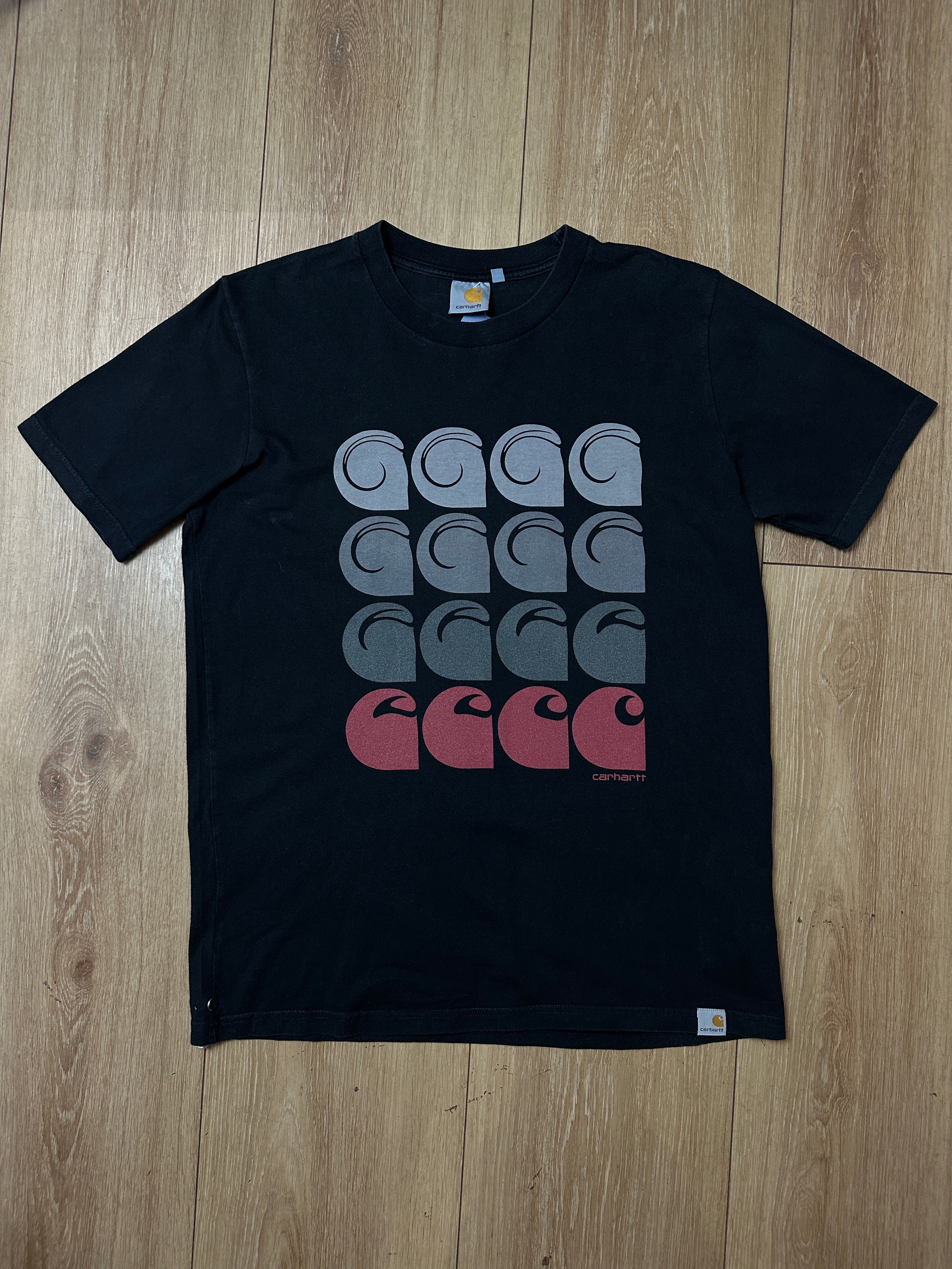 Produktbild von einem Vintage Black Carhartt Tee von vorne