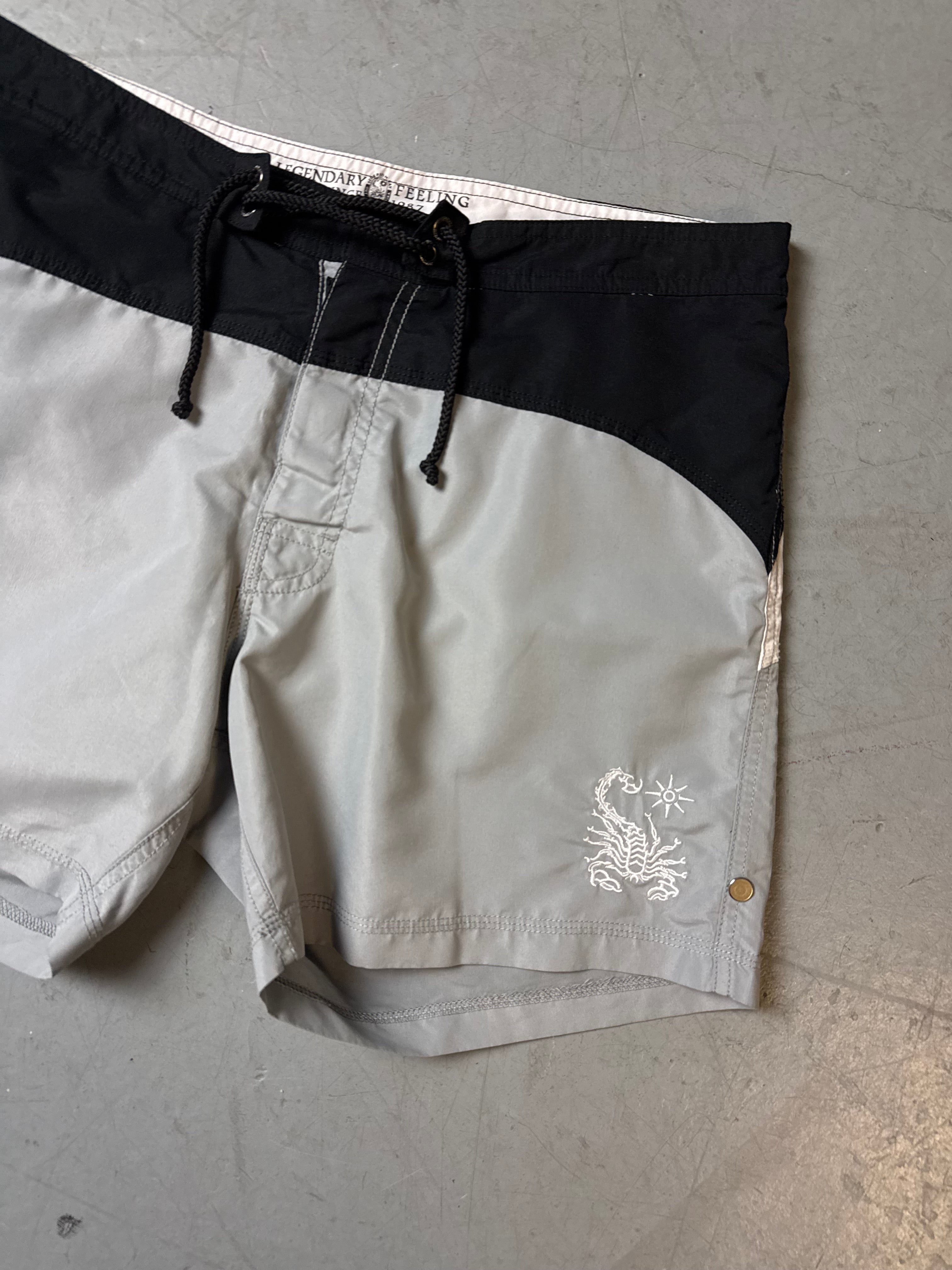 Detailbild von einer Vintage Scorpion Bay Grey Swim Shorts von vorne