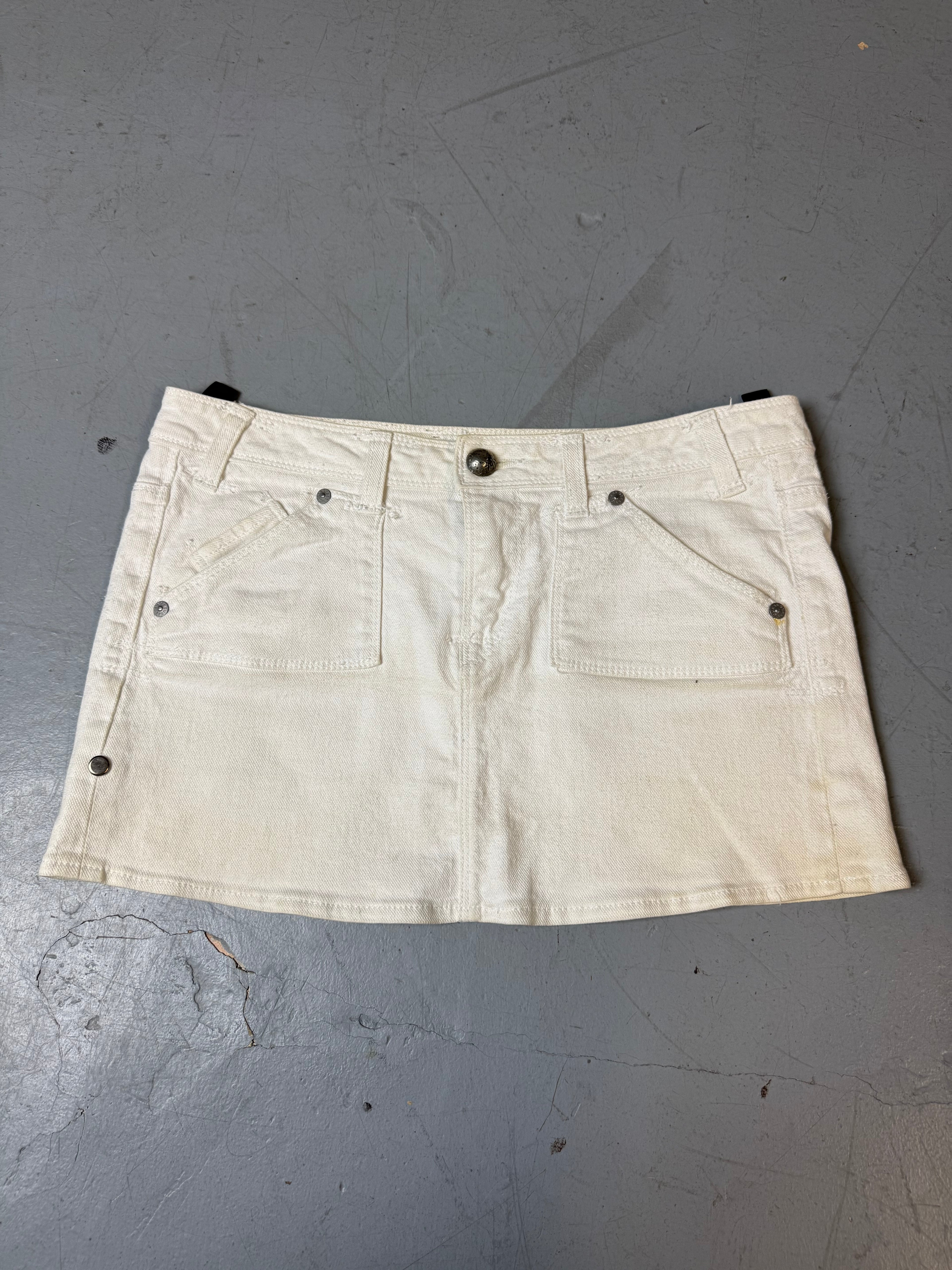 Ein weißer Mini Rock von guess 