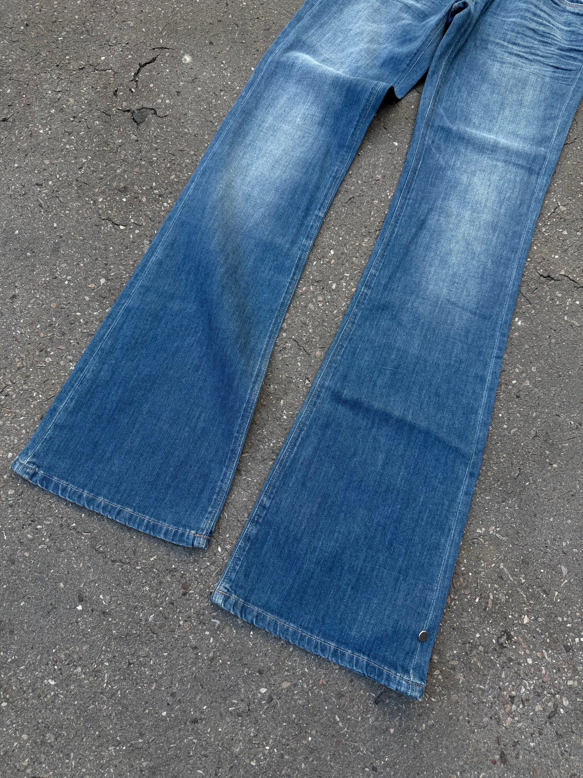Eine blaue Jeans von Levi’s in XS im Bootcut Style