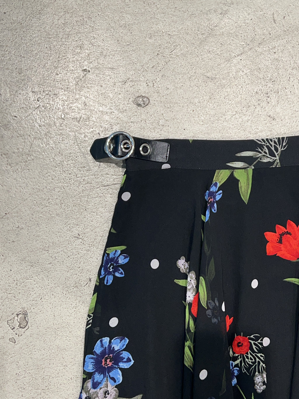 Vintage Guess Rock (S)
