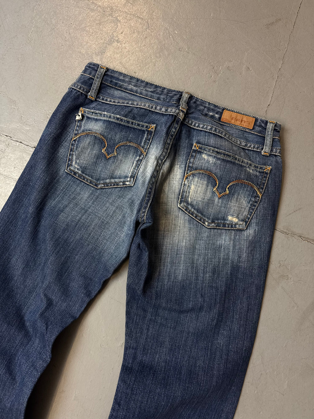 Vintage Gang Low Waist Bootcut Jeans für Damen. Y2K Second Hand 2000s Fashion
