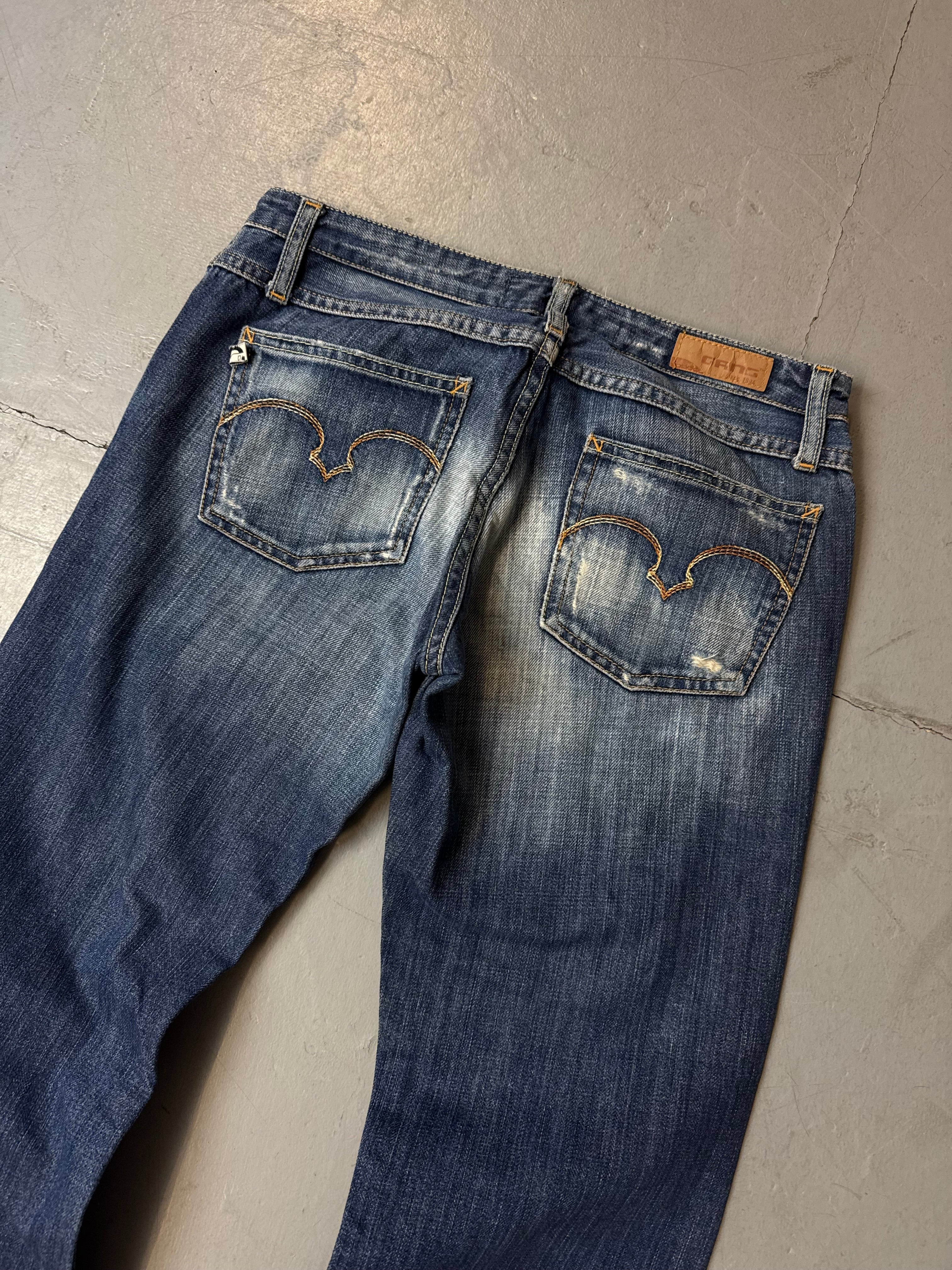 Vintage Gang Low Waist Bootcut Jeans für Damen. Y2K Second Hand 2000s Fashion