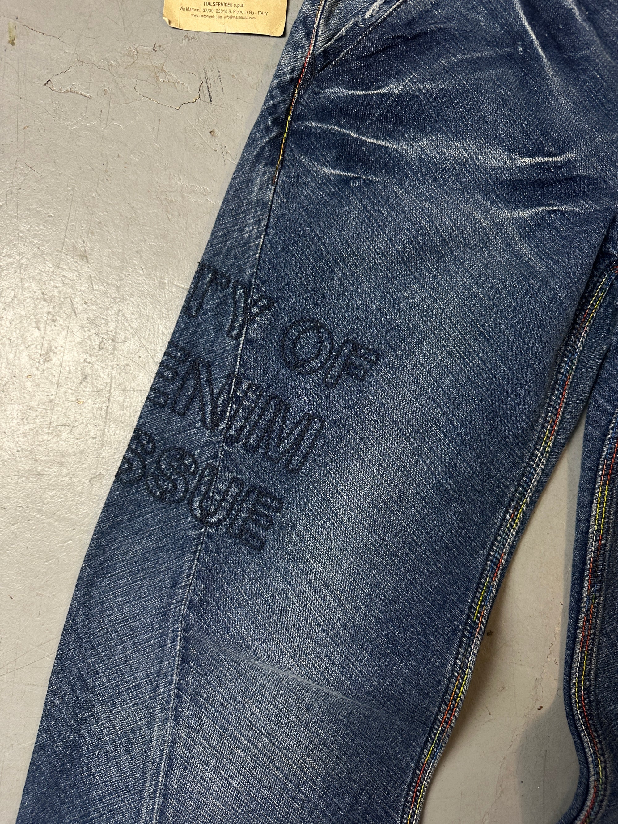 Detailbild von Vintage Met Stitched Denim von vorne