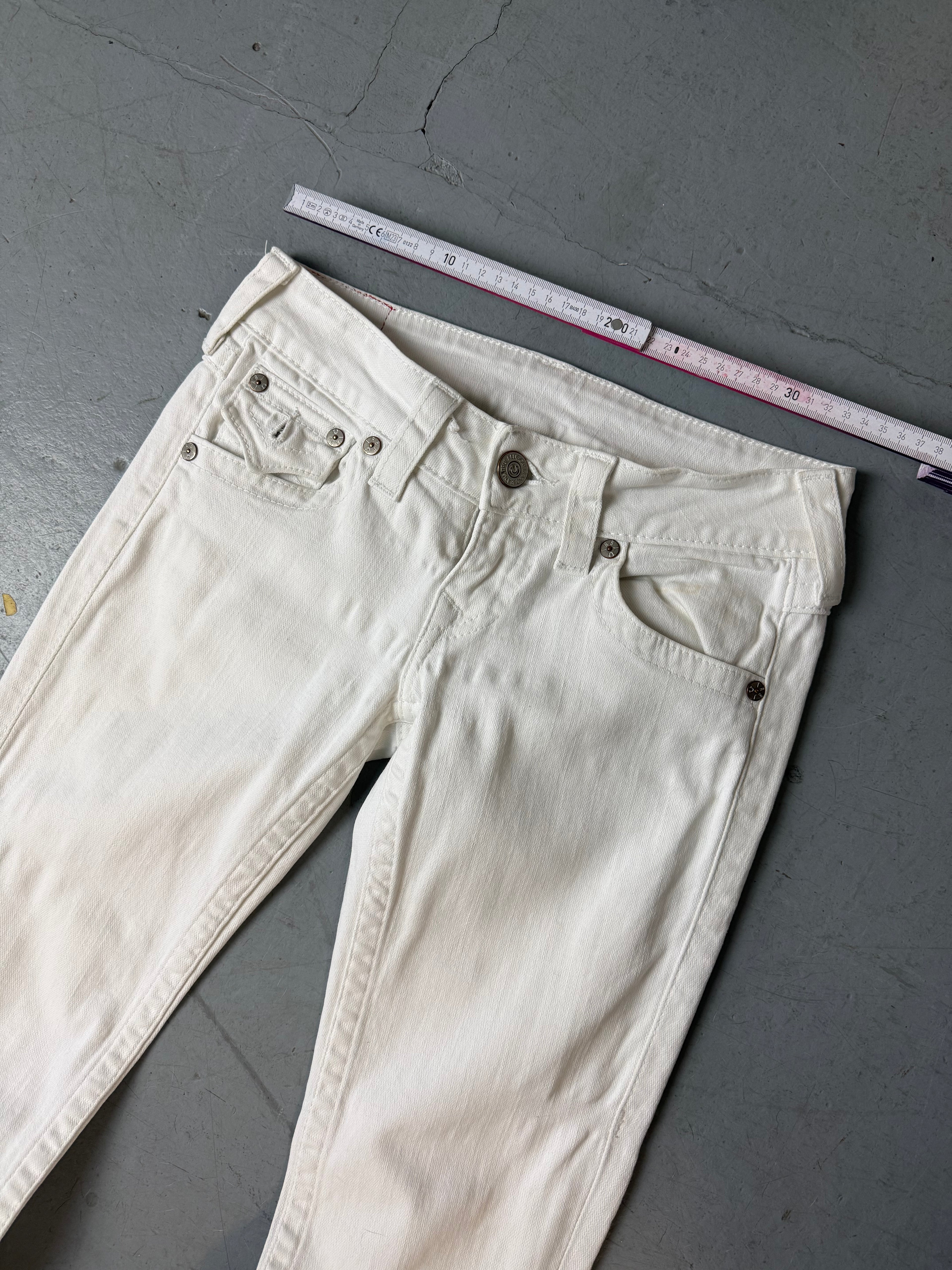 Vintage True Religion White Low Waist Bootcut Jeans für Damen. Y2K Second Hand 2000s Fashion
