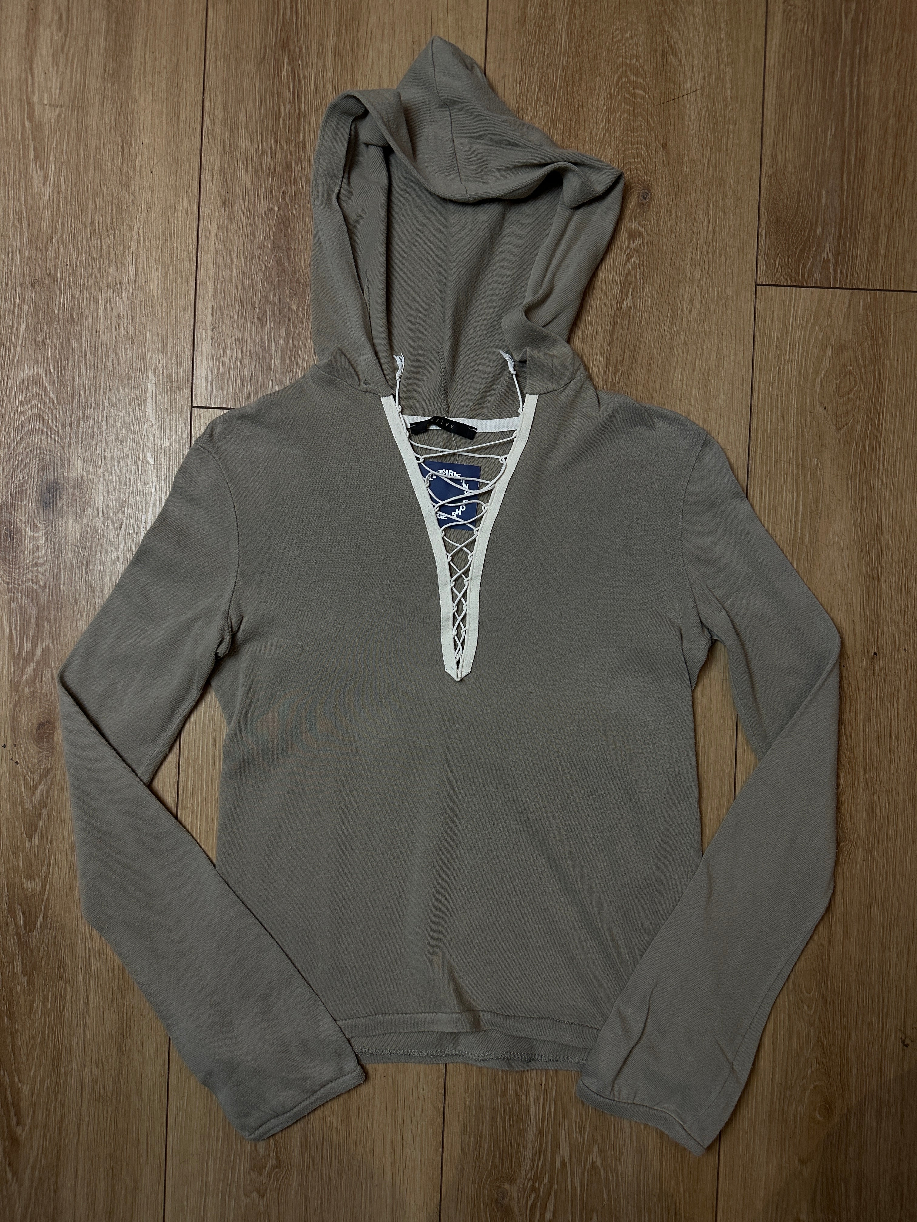 Produktbild Vintage Light Strings Hoodie von vorne 