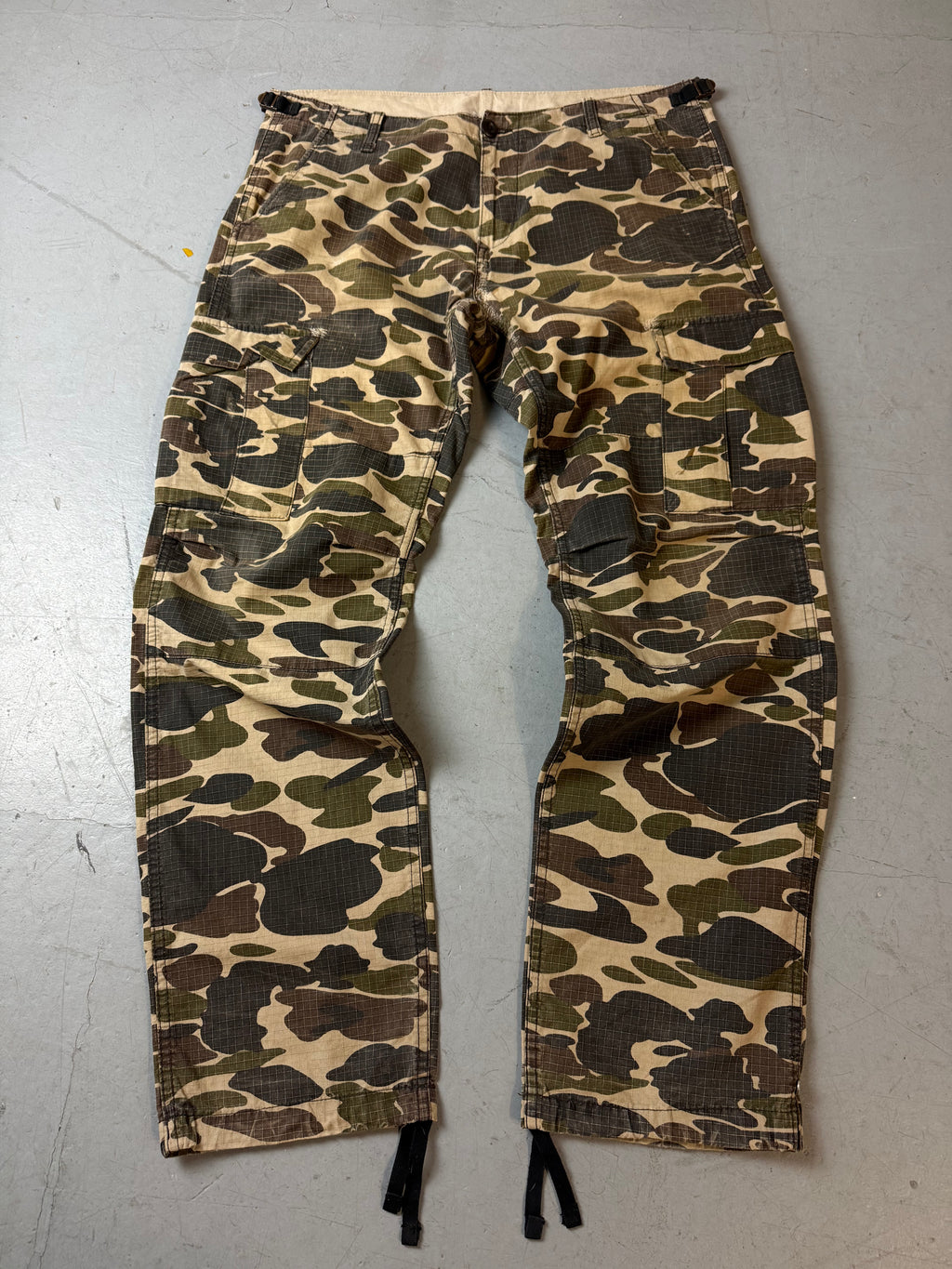 Vintage Carhartt Baggy Camouflage Cargo Pants für Herren. Y2K Second Hand 2000s Fashion