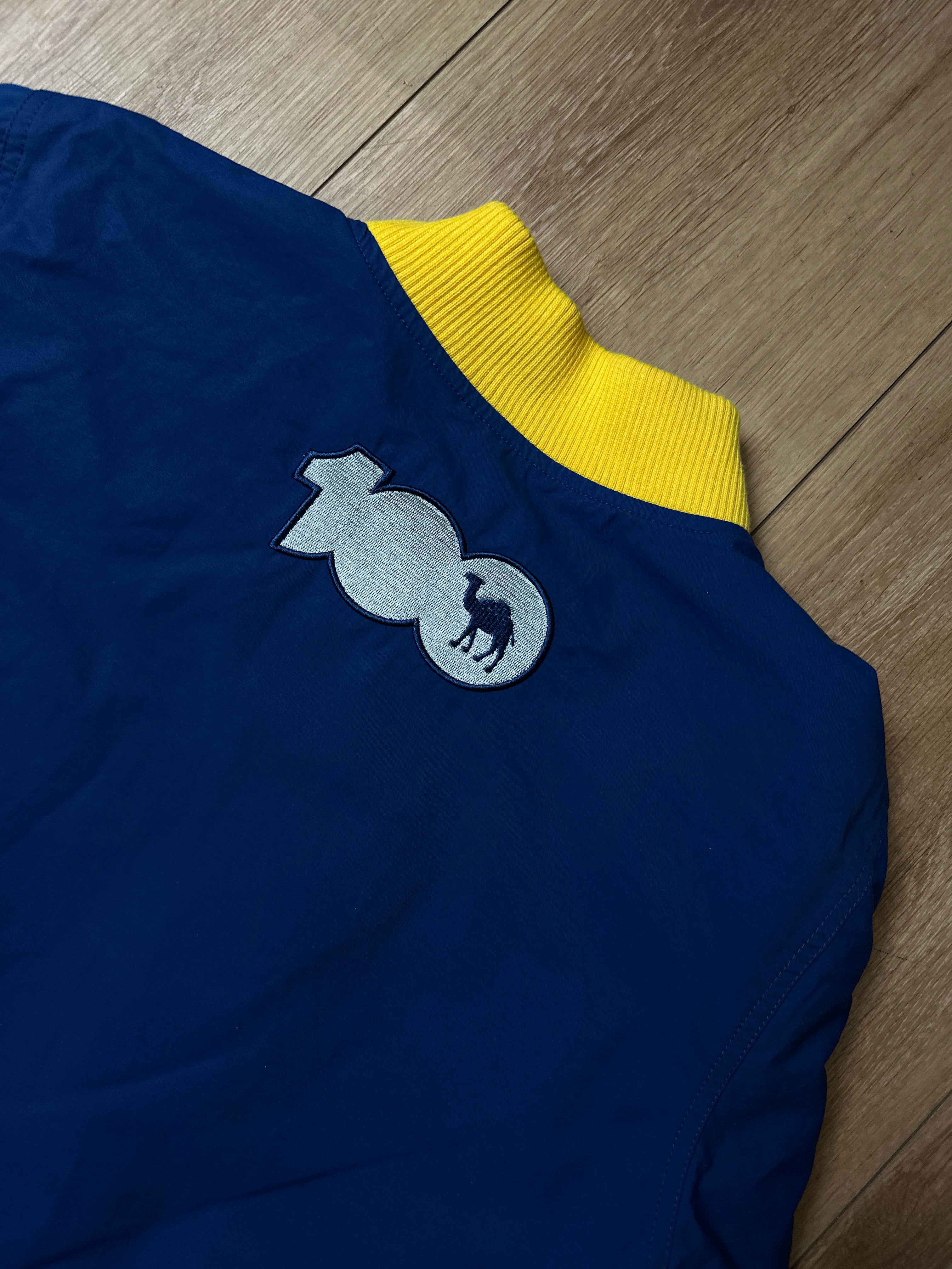 Detailbild von einer Vintage Camel Bomber Jacket von Kragen hinten