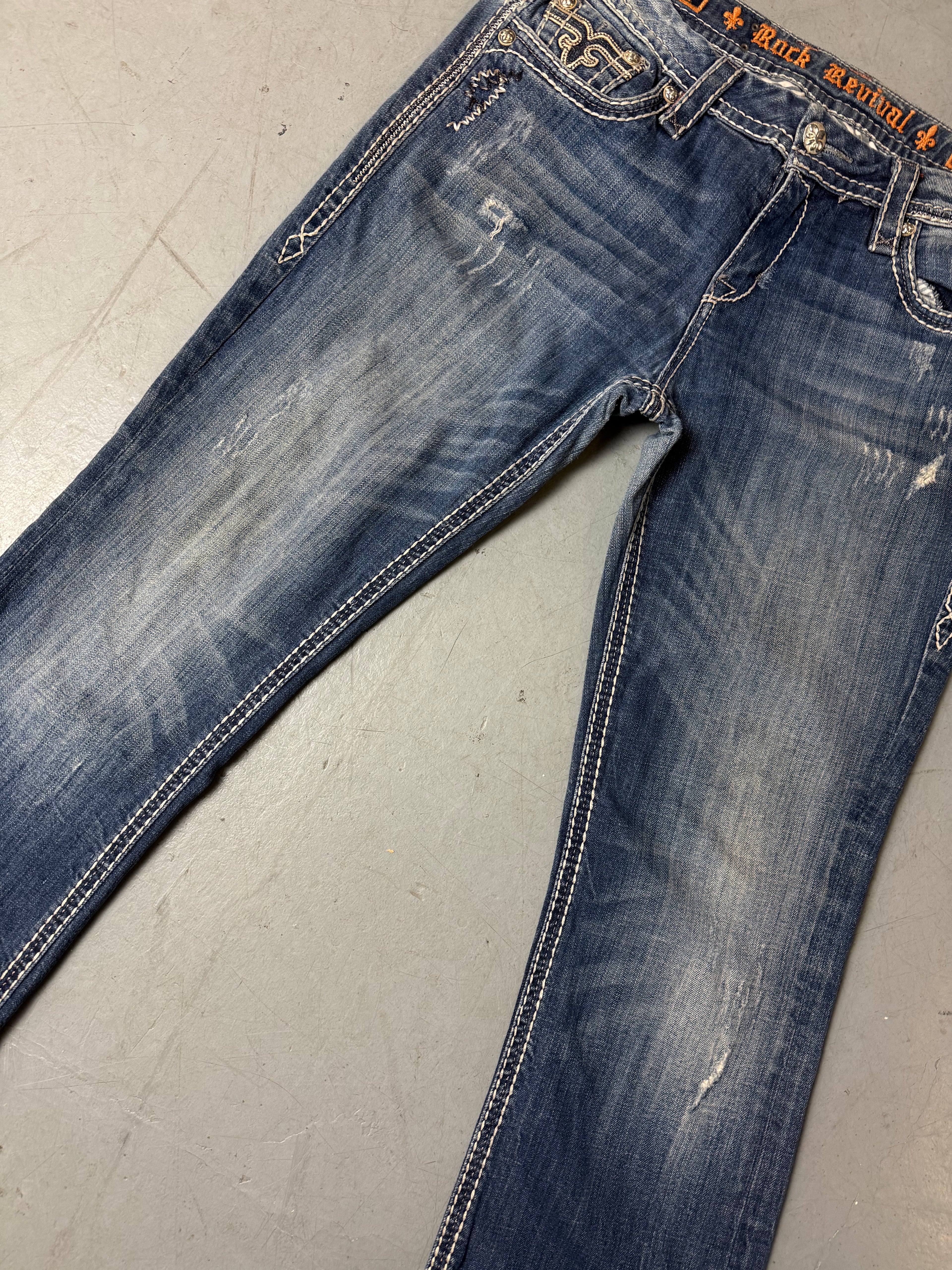 Detailbild von einer Vintage Rock Revival Bootcut Low Waist Denim von Hosenbein vorne