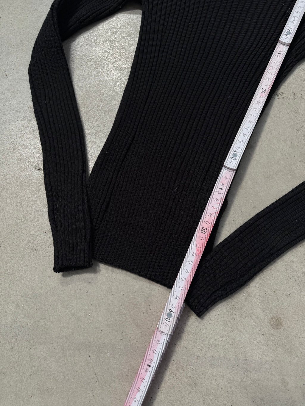 Vintage Armani Jeans Slim Fit Black Sweater Für Damen. Y2K Second Hand 2000s Fashion 