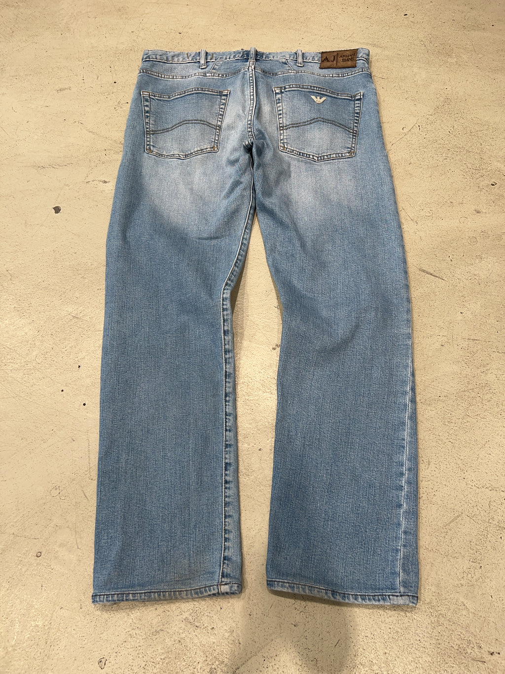 Vintage Armani Jeans Straight Leg Jeans für Herren. Y2K Second Hand 2000s Fashion.