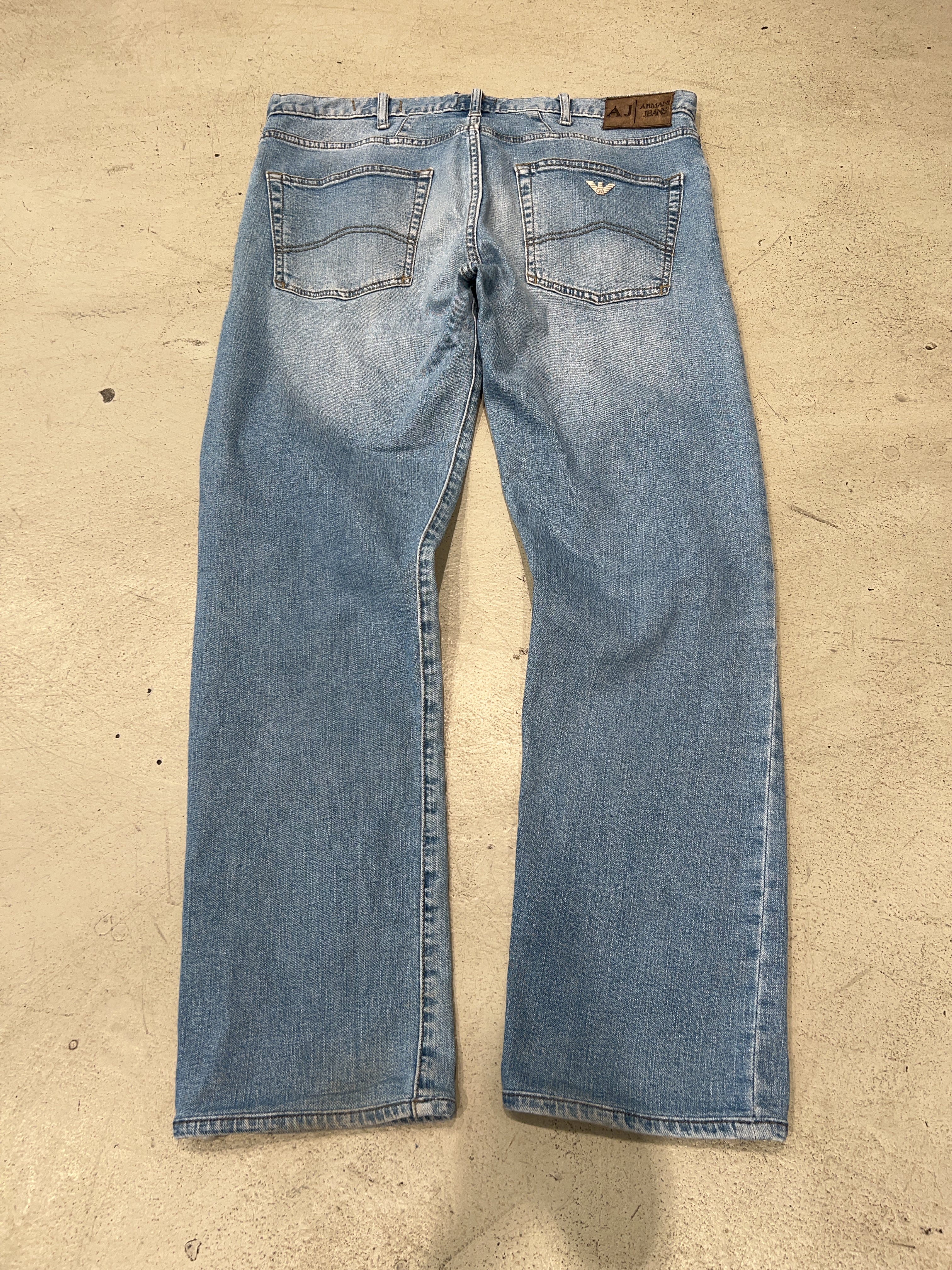 Vintage Armani Jeans Straight Leg Jeans für Herren. Y2K Second Hand 2000s Fashion.