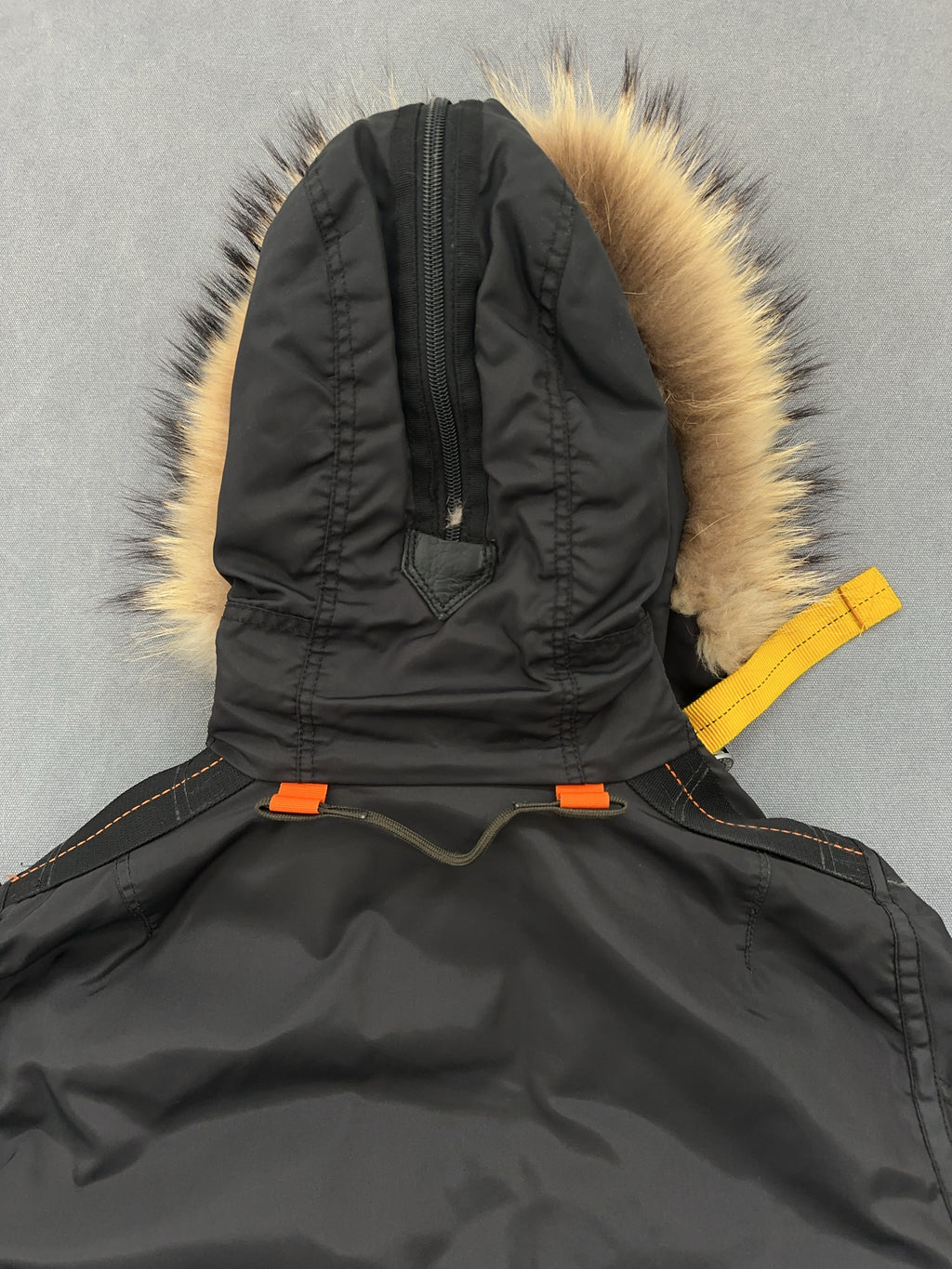 Vintage Parajumpers Jacke für Damen. Y2K Second Hand 2000s Fashion