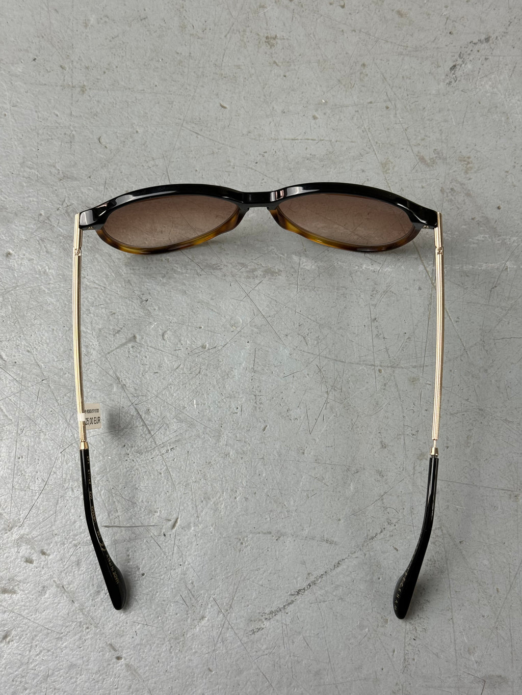 Victoria Beckham Gold and Brown Sunglasses Unisex. Y2K Second Hand 2000s Fashion