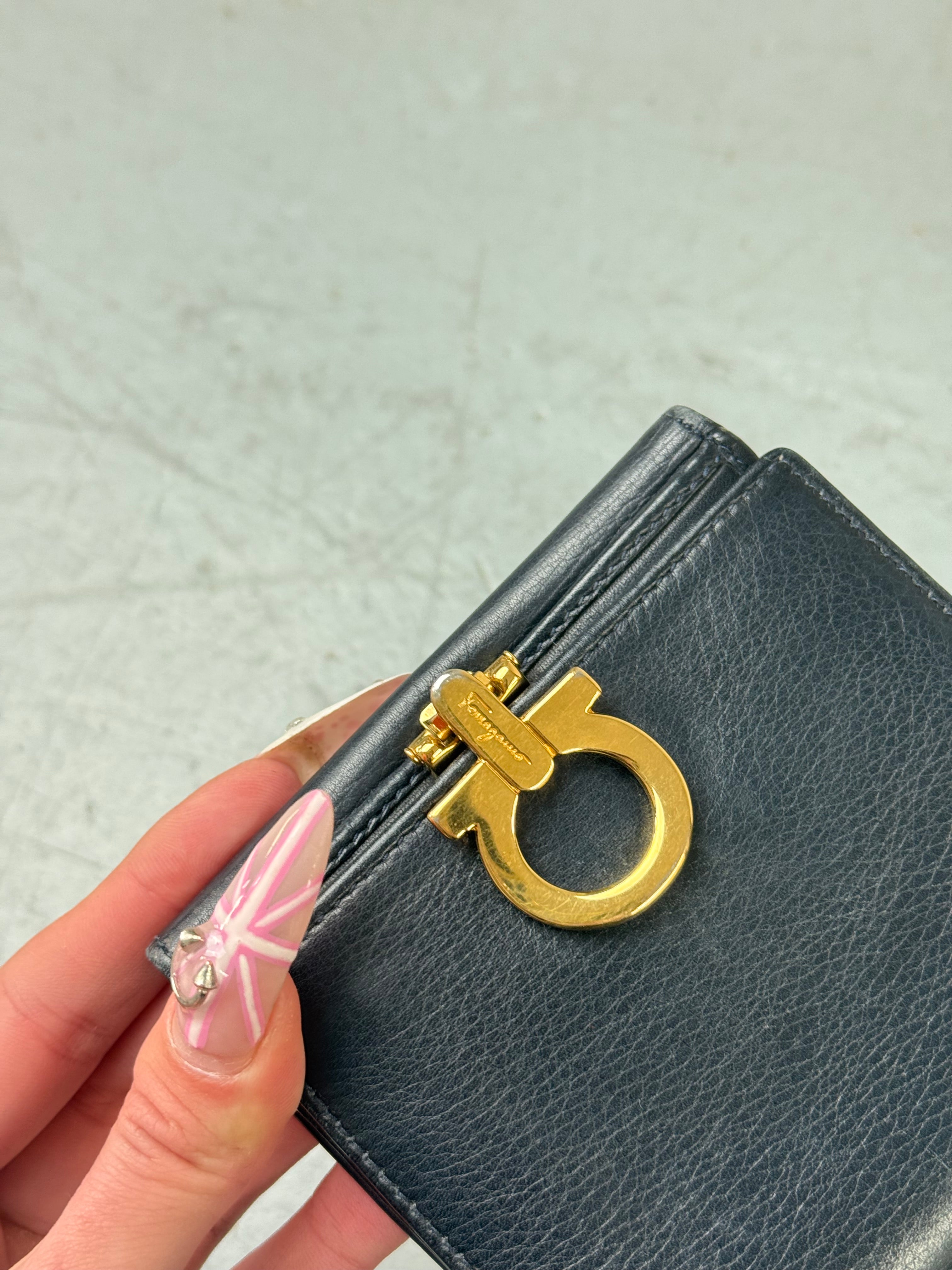 Vintage Ferragamo Black Portmonee Unisex. Y2K Second Hand 2000s Fashion